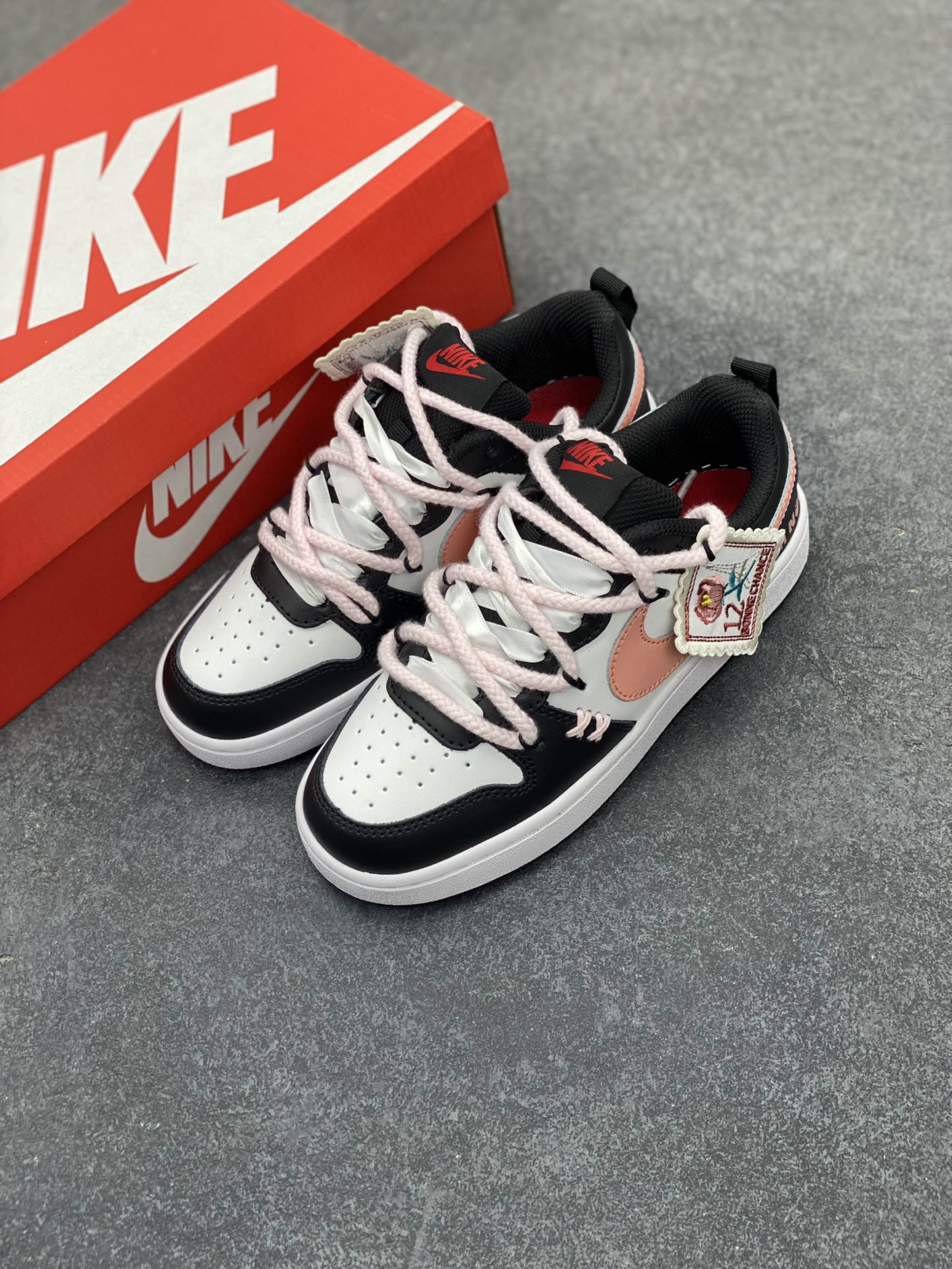 图片[8]-Nike Court Borough Low 低帮百搭透气休闲运动板鞋男女鞋 经典耐用的设计，兼顾舒适脚感和出众风范，演绎匠心之作。结构性的支撑贴合感结合复古篮球设计，塑就场外全明星风范。 货号：DV5456-104 尺码：36 36.5 37.5 38 38.5 39 40-选品中心