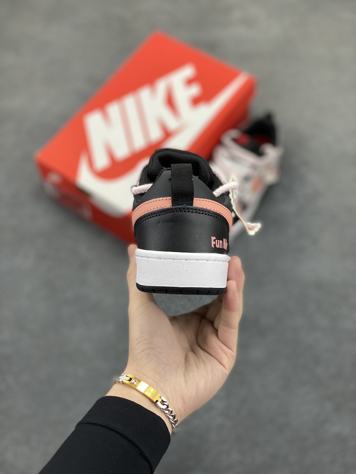 图片[4]-Nike Court Borough Low 低帮百搭透气休闲运动板鞋男女鞋 经典耐用的设计，兼顾舒适脚感和出众风范，演绎匠心之作。结构性的支撑贴合感结合复古篮球设计，塑就场外全明星风范。 货号：DV5456-104 尺码：36 36.5 37.5 38 38.5 39 40-选品中心