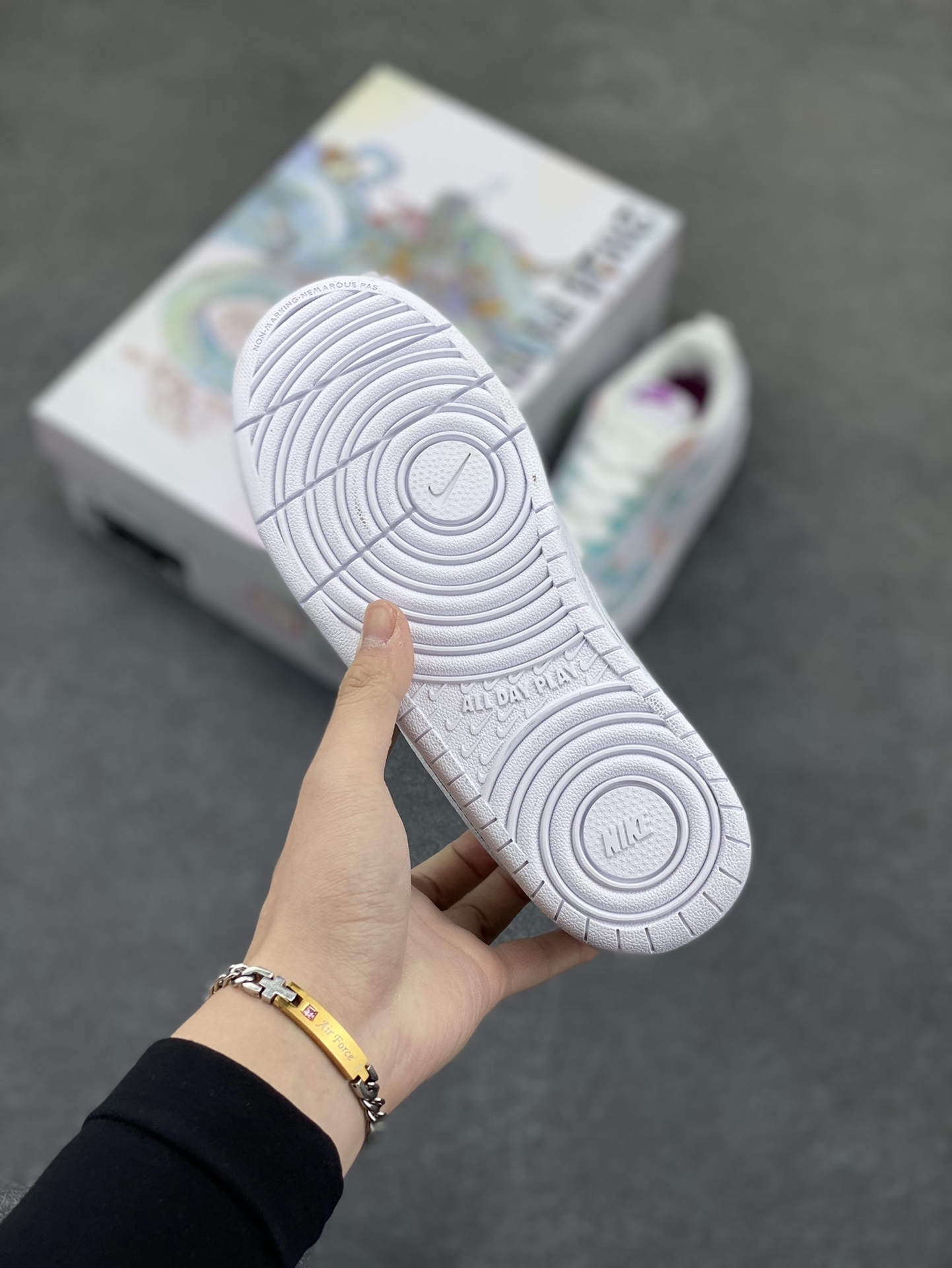 图片[5]-Nike Court Borough Low 低帮百搭透气休闲运动板鞋男女鞋 经典耐用的设计，兼顾舒适脚感和出众风范，演绎匠心之作。结构性的支撑贴合感结合复古篮球设计，塑就场外全明星风范。 货号：DQ5979-100 尺码：36 36.5 37.5 38 38.5 39 40 40.5 41 42 42.5 43 44-选品中心