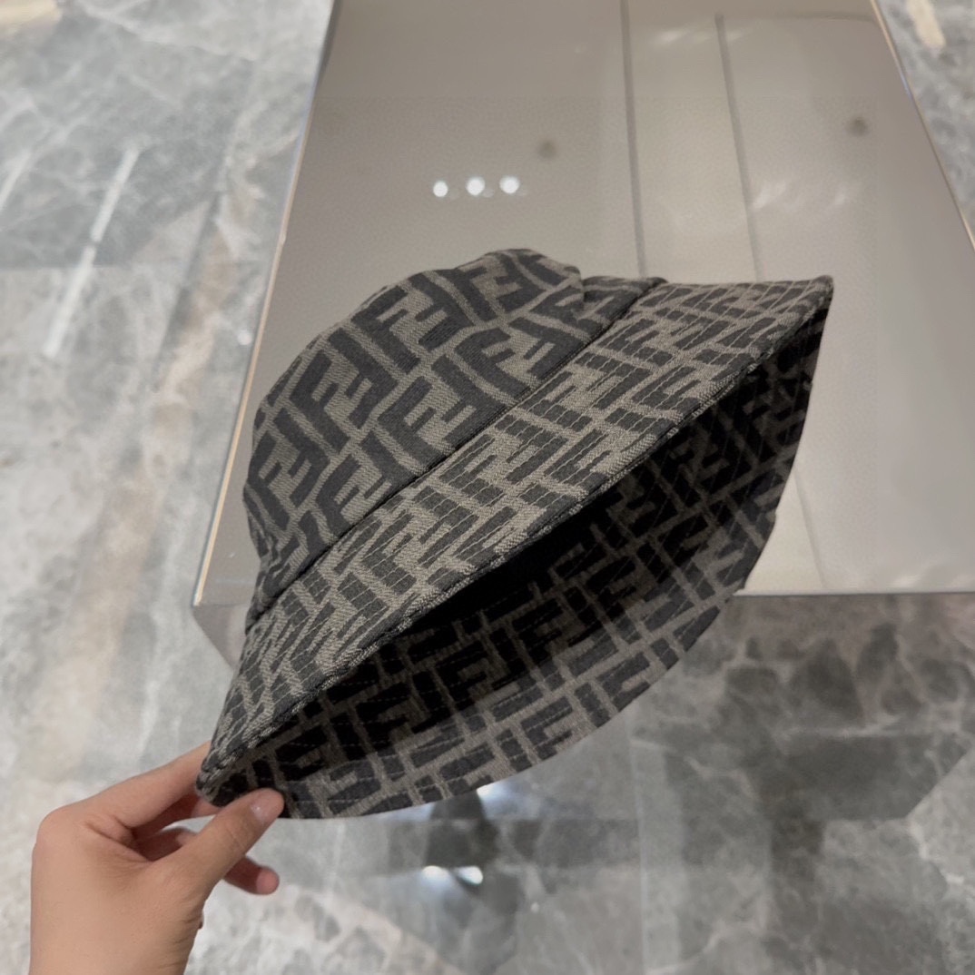 FENDI 芬迪 老花字母渔夫帽，FD的老花渔夫帽真的很洋气，超火爆的2024早春渔夫帽，看到收的爆款 