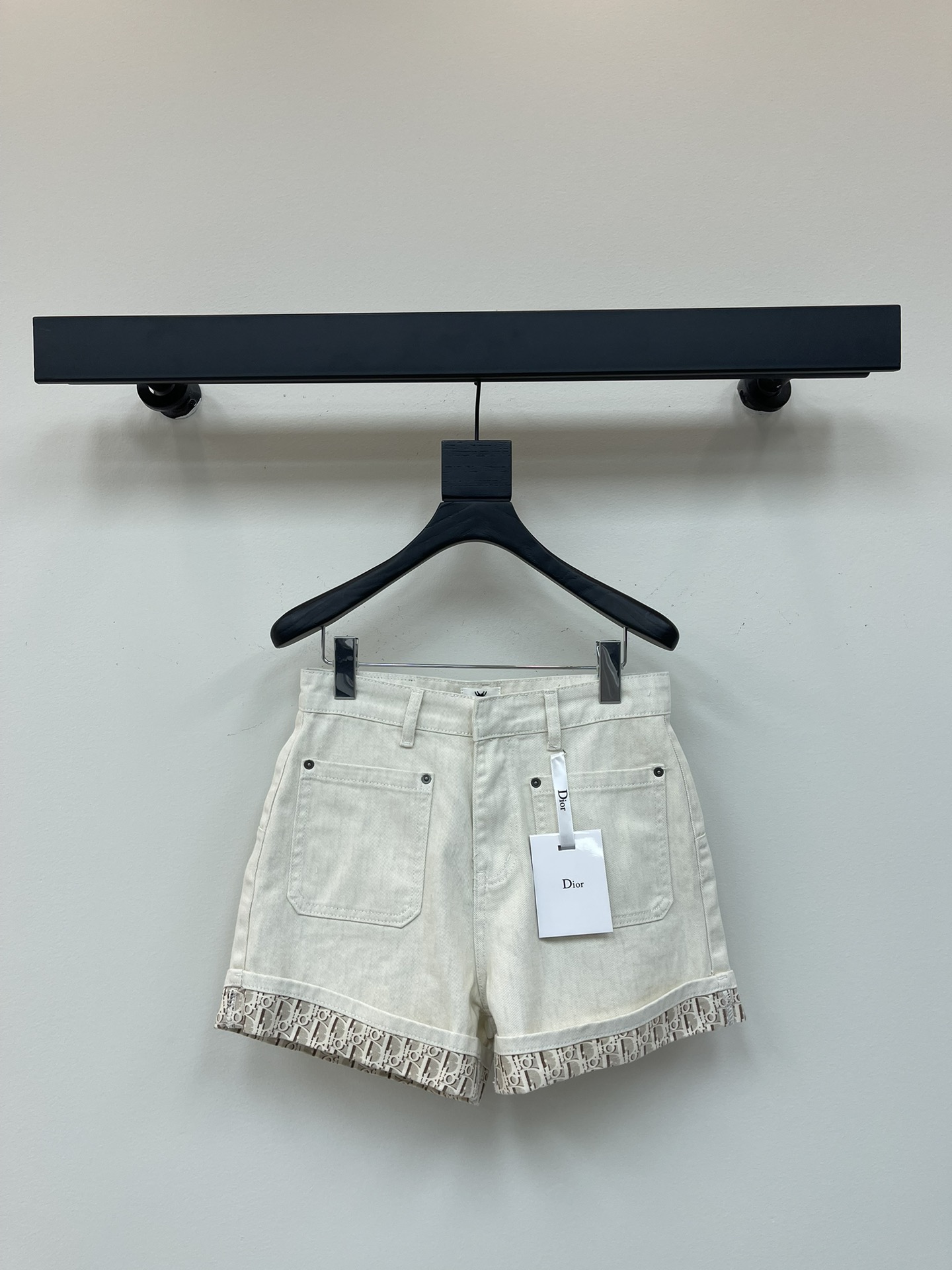 NO:329268,Dio*25 Spring and Summer New Product Series Fashionable and Premium Gradient Printed Curled Denim Shorts, which hides flesh on the upper body and makes you look slim. Any leg shape can be easily controlled. The gradient washing process creates a sense of layering. The autumn and winter combination is fashionable and trendy. Customized jacquard presbyterian denim fabric, curled design, customized leather cards. A set of trousers and shorts!  Color: Apricot Size: SML,,dior,shorts,alexander wang19860909Dio*25春夏新品系列时髦高级渐变印花卷边牛仔短裤,上身藏肉又显瘦 任何腿型都能轻松驾驭 渐变的洗水工艺打造出层次感 秋冬搭配时髦又潮流 定制内提花老花牛仔面料,卷边设计,定制皮牌 长裤短裤一套！ 颜色: 杏色 尺码: SML,,dior,shorts,alexander wang,Women's clothing