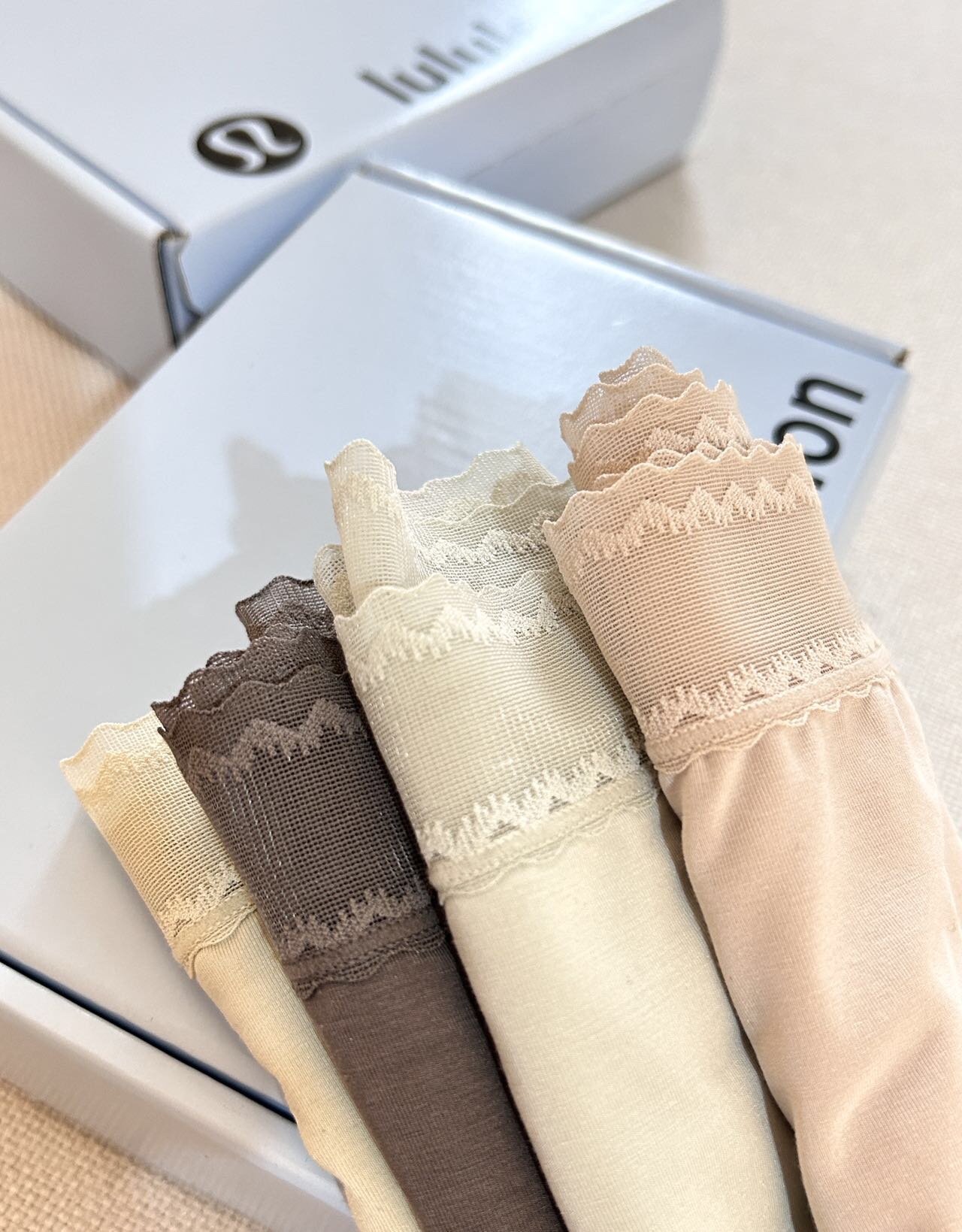 品名：Lululemon100支兰精莫代尔颜色：碳灰抹茶绿绿色调裸粉色面料：85%莫代尔15%氨纶（10