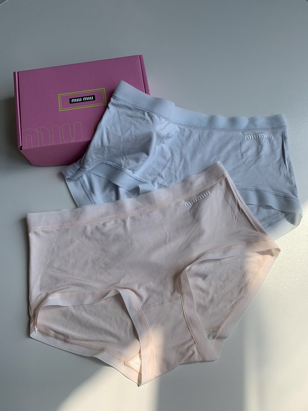 品名：miumiu女士内裤——莫代尔颜色：深肤浅肤肤色浅蓝面料：91%莫代尔9%氨纶底裆：桑蚕丝底裆尺码