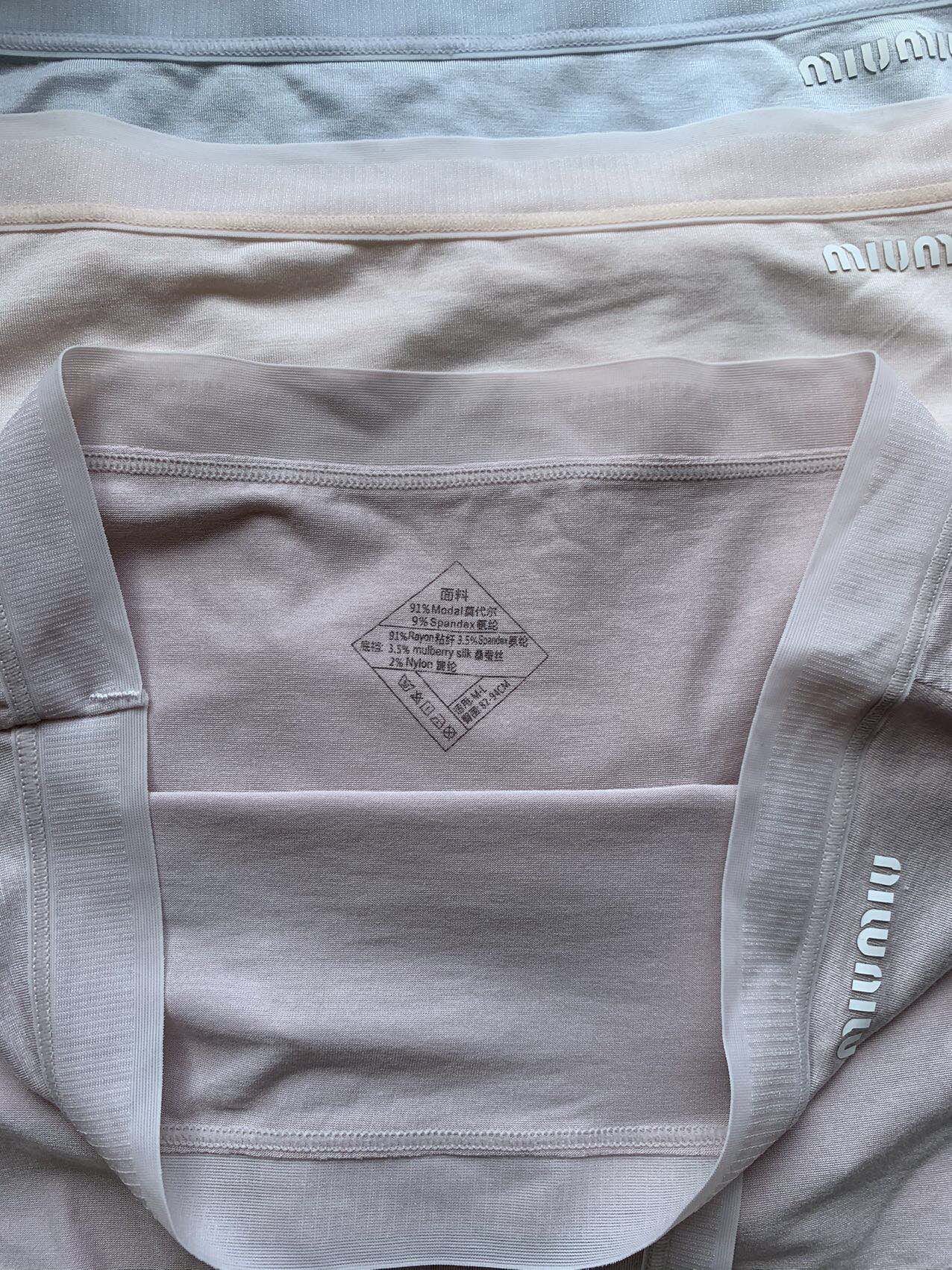 品名：miumiu女士内裤——莫代尔颜色：深肤浅肤肤色浅蓝面料：91%莫代尔9%氨纶底裆：桑蚕丝底裆尺码