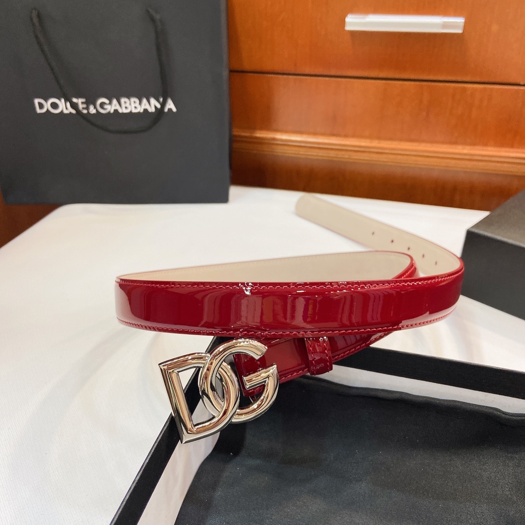 D&G Dugars Banner Light-Skin Belts with DG Cross-Letter Badge Button, 2.5 cm Width - 图片 3