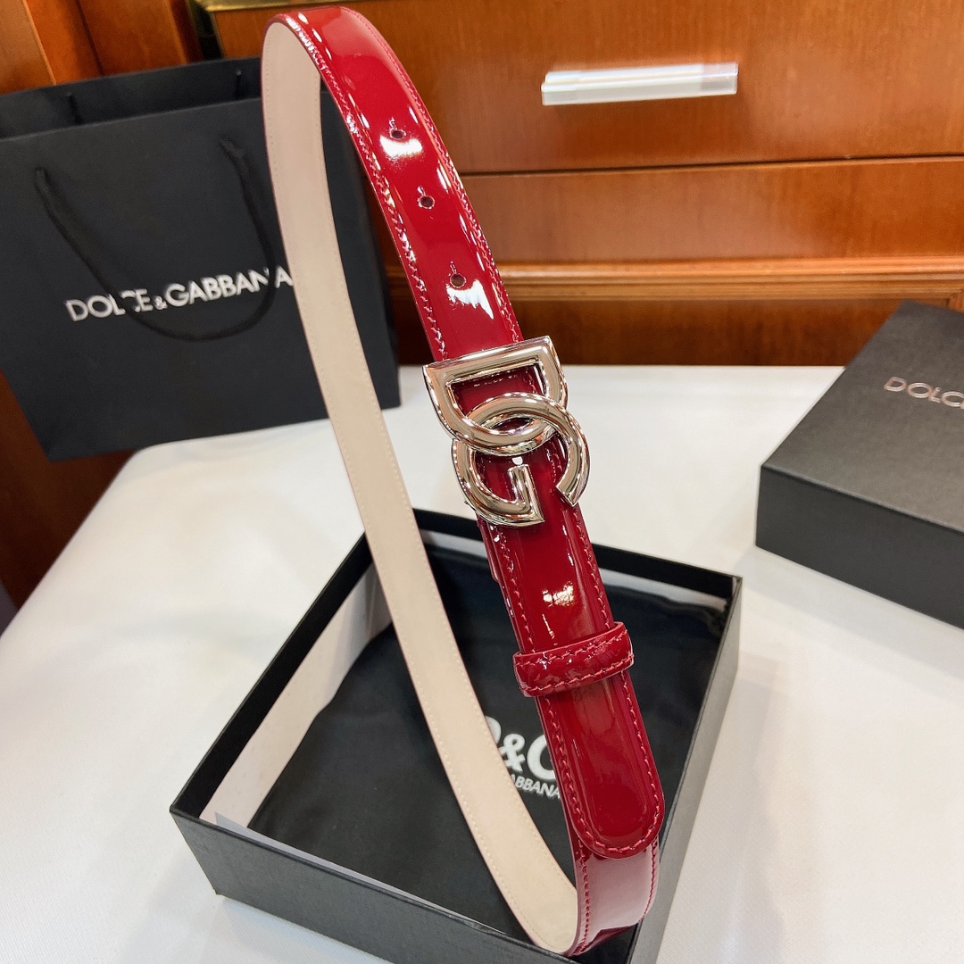 D&G Dugars Banner Light-Skin Belts with DG Cross-Letter Badge Button, 2.5 cm Width - 图片 2