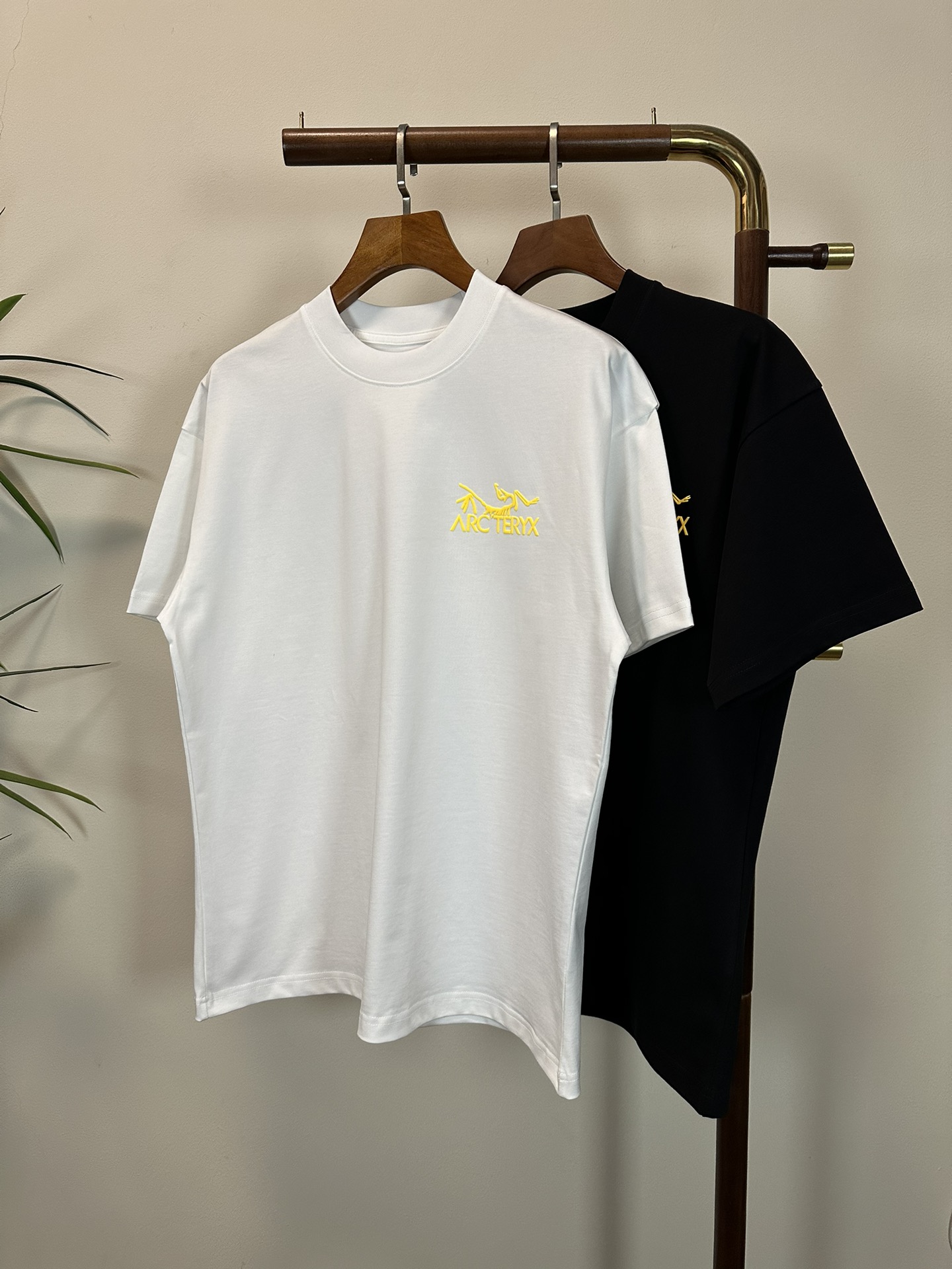 NO:134870,ARC Archaeopteryx new round neck short-sleeved T-shirt high-end version!  Customized fabrics for counters are breathable and comfortable, with impeccable details, and the brand element design concept reflects high quality. The feel is delicate and soft!  It is casually cut, with a great upper body style!  Code number M-3XL, arc'teryx, T-shirt,tees, t-shirt,alexander wang19860909ARC 始祖鸟新款 圆领 短袖 T恤 高端版本！专柜定制面料 透气舒适度高,细节无可挑剔,品牌元素设计理念,体现高品质.手感细腻柔软！呈现休闲裁剪,上身版型超赞！ 码数M-3XL,arc'teryx,T-shirt,tees，t-shirt,alexander wang,Men's clothing