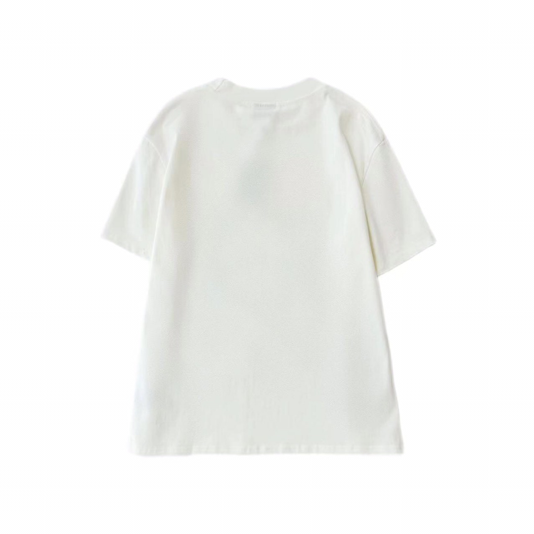 💰95
Balenciaga巴黎世家三色标志设计网眼logo理念短袖T恤
▪️面料: 280重磅纯棉,随意对比
▪️采用特定重磅32S精棉平纹针织面料,280克重;搭配32s+70D拉架螺纹,280g:95/精棉*5%氨纶双纱罗纹。精纺棉材质轻薄透气,上手棉感偏强,透气性吸湿性强;螺纹运用混纺工艺,织成精梳棉布料,使面料摸上去就十分柔软。精纺棉材质轻薄透气,上手棉感偏强,透气性吸湿性强;不易出褶亦不需要特别打理。罗纹引进的32针高端纺织,70D超细弹力缝线,接近无感的走线,舒适贴合身形。
▪️全套新款巴黎世家辅料
▪️男女同款均可驾驭
▪️区别市面版本 随意对比
▪️颜色: 白色
▪️尺码:M L XL
M .衣长73 胸围114 肩宽 52
L . 衣长75 胸围118 肩宽 54
XL.衣长77 胸围122 肩宽56
尺码偏大,宽松版型
M 110~140斤
L. 140~170斤
XL. 170~200斤