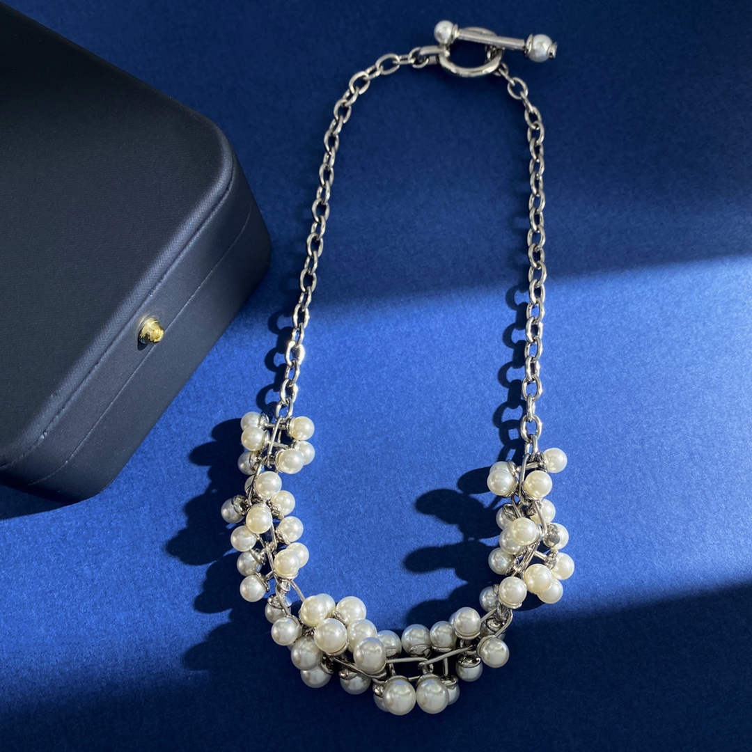 Dior 迪奥DIOR欧美风 OT型链扣饰CD标志白色珍珠缠绕链条项链 黄铜材料 2个色:金色 银色
