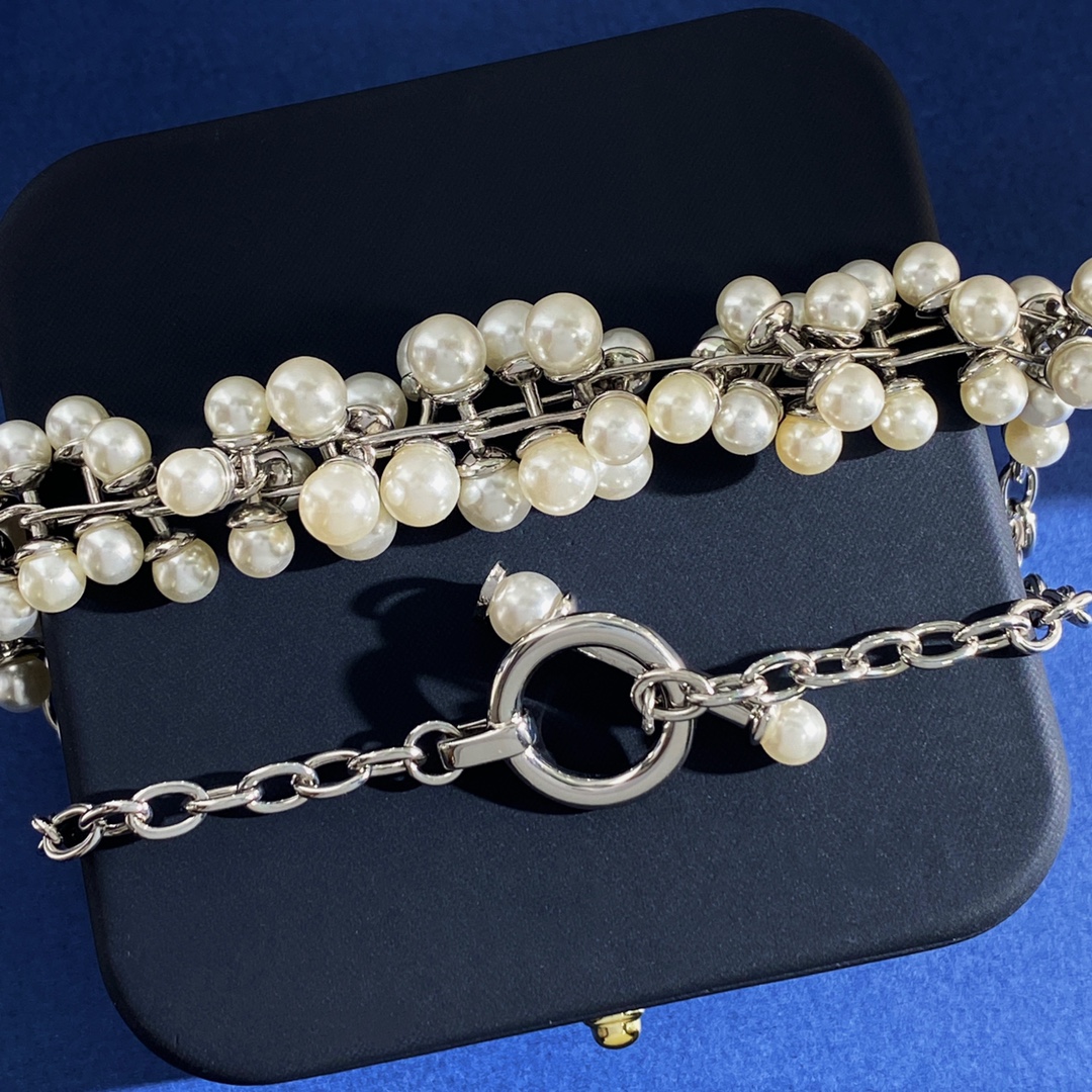 Dior 迪奥DIOR欧美风 OT型链扣饰CD标志白色珍珠缠绕链条项链 黄铜材料 2个色:金色 银色