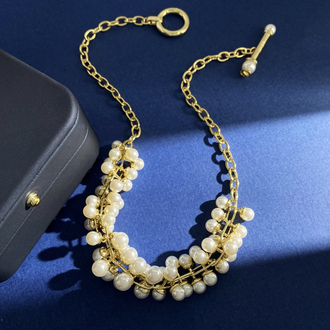 Dior 迪奥DIOR欧美风 OT型链扣饰CD标志白色珍珠缠绕链条项链 黄铜材料 2个色:金色 银色