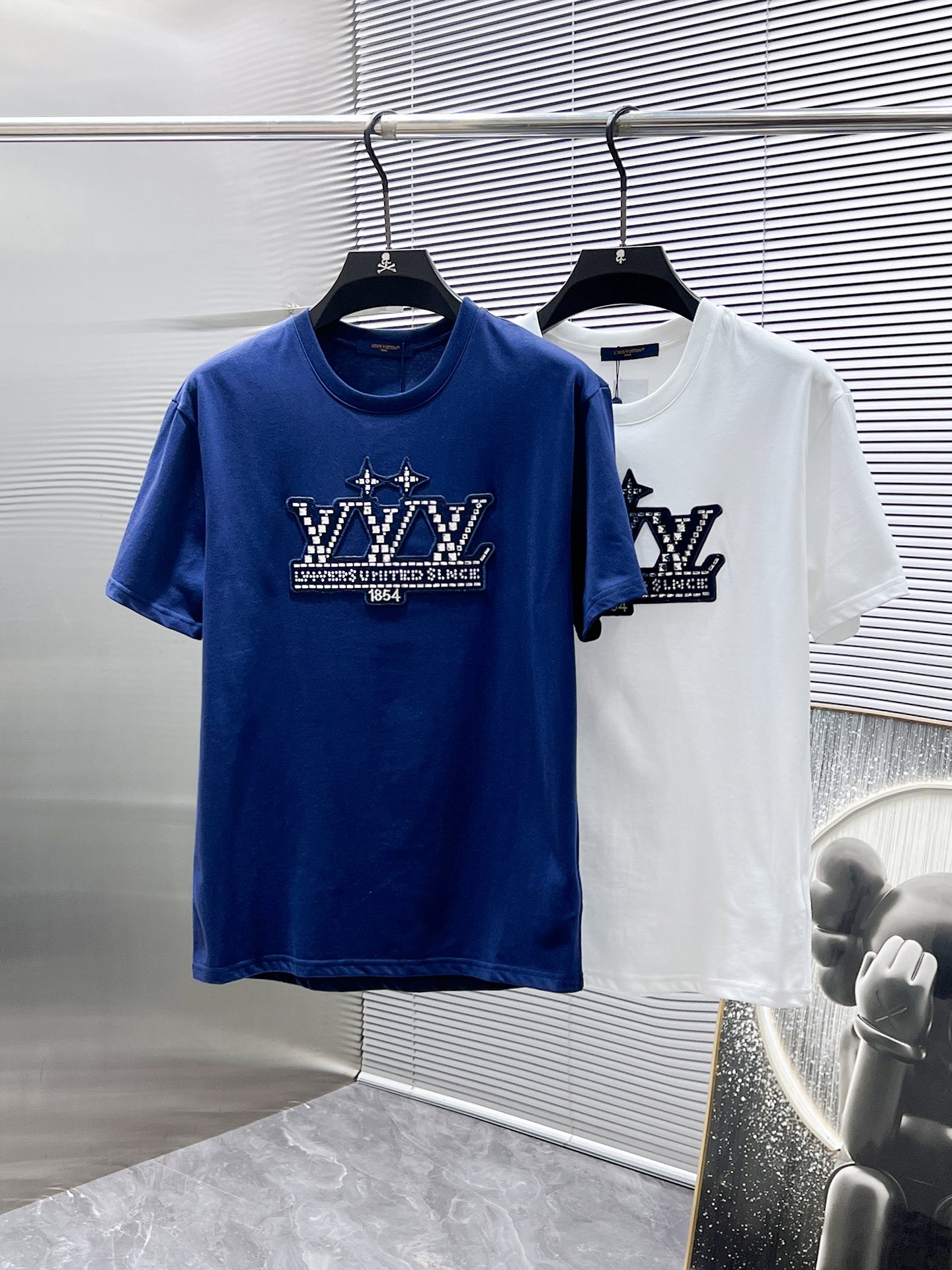 P150  路易威登  LV  2025ss新款 半袖 体恤 短袖 圆领 T恤，高端版本！专柜定制面料 透气舒适度高，细节无可挑剔，品牌元素设计理念，体现高品质。手感细腻柔软！呈现休闲裁剪，上身版型超赞！🐯码数：S-XL