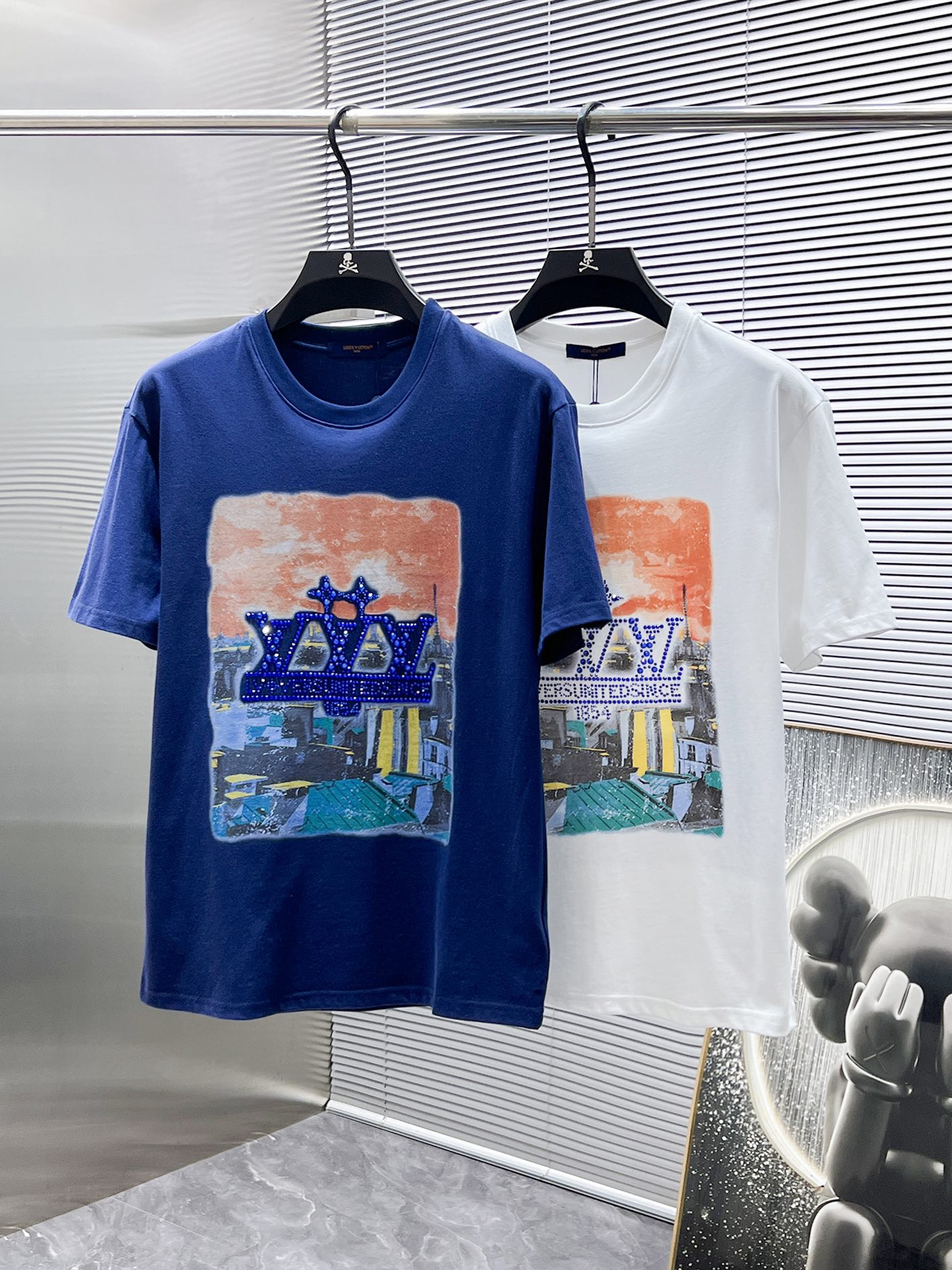 P150  路易威登  LV  2025ss新款 半袖 体恤 短袖 圆领 T恤，高端版本！专柜定制面料 透气舒适度高，细节无可挑剔，品牌元素设计理念，体现高品质。手感细腻柔软！呈现休闲裁剪，上身版型超赞！🐯码数：S-XL