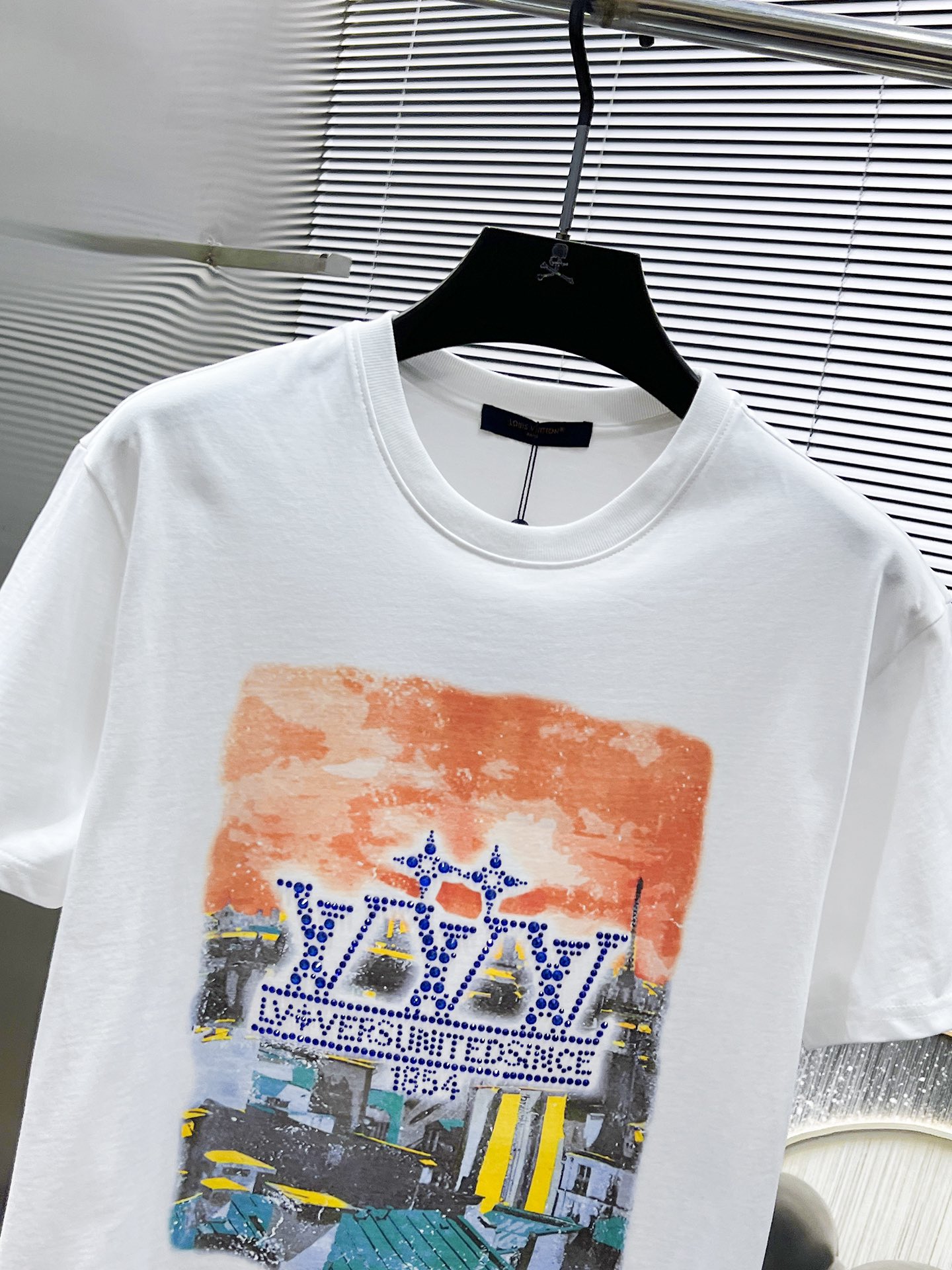 P150  路易威登  LV  2025ss新款 半袖 体恤 短袖 圆领 T恤，高端版本！专柜定制面料 透气舒适度高，细节无可挑剔，品牌元素设计理念，体现高品质。手感细腻柔软！呈现休闲裁剪，上身版型超赞！🐯码数：S-XL