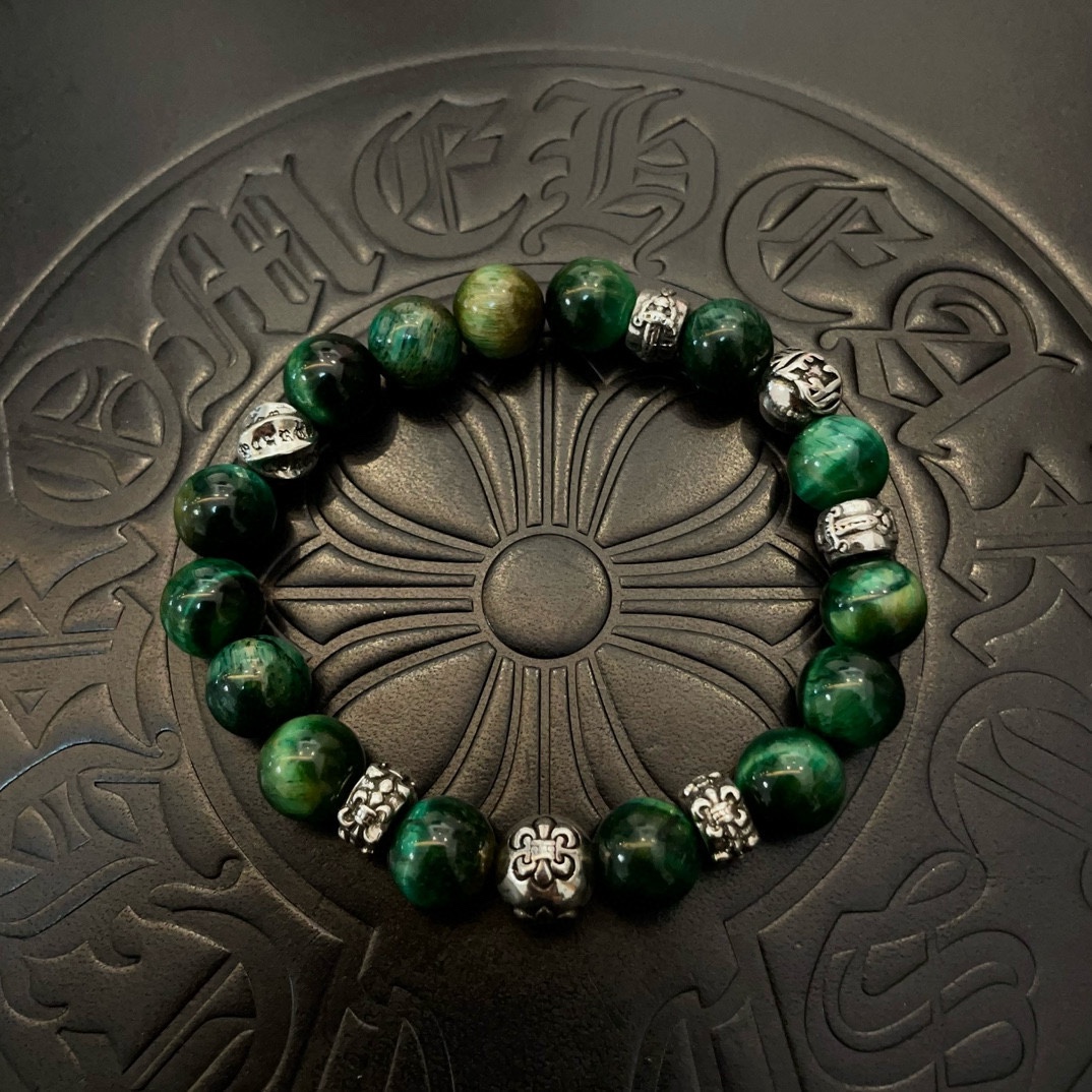 NO:111923,New [Counter Quality] Chrome Hearts Croxin Classic Retro Multi-Element Bracelet Bracelet, Kuaishou/ins/Little Red Book popular, different concave and convex and convex design styles present unique. Cross Scout Flower is Croxin's logo, so it lasts for a long time. Genuine version of Chrome Hearts Croxin, different from the market, benchmark the quality of the version, look at the details of the letter printing, the degree of retro old gray oxygen. Seiko version!  , jewelry boutique, chrome hearts, chrome hearts, bracelet19860909新款【专柜品质】Chrome Hearts克罗心经典复古多元素手串手链 ,快手/ins/小红书热门,凹凸造型不同的花纹设计风格呈现出与众不同 十字架童军花是克罗心的标志 所以更经久不衰 正品打版Chrome Hearts克罗心 区别市场普通轻版 对版对标品质 看字印细节 复古做旧灰氧程度.精工版本！,饰品精品,chrome hearts,chrome hearts,bracelet,Jewelry