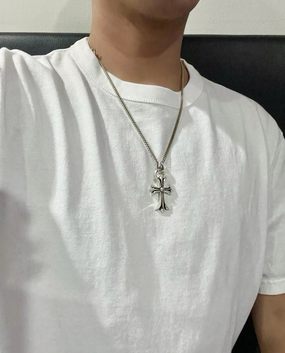 NO:111926,New [Counter Quality] Chrome Hearts Croxin Classic retro multi-necklaces Cross pendant Different pattern design styles present unique Cross Scout flowers are Croxin's ambitions, so they last longer. Genuine version Chrome Hearts Croxin Difference on the market ordinary light version, match the quality of the version, look at the details of the letter printing, retro old gray oxygen level. Seiko version!  !  !  Pure handmade ~ Authentic model opening must-have fashion and fashion, both men and women can wear it, same style for couples, original official website, rock punk style silver style, retro elements, trendy and versatile!  , jewelry boutique, chrome hearts, chrome hearts, necklace19860909新款【专柜品质】Chrome Hearts克罗心 经典复古多项链 十字架吊坠 凹凸造型不同的花纹设计风格 呈现出与众不同 十字架 童军花是克罗心的志 所以更经久不衰 正品打版Chrome Hearts克罗心 区别市场普通轻版 对版对标品质 看字印细节 复古做旧灰氧程度.精工版本！！！ 纯手工打造 ～正品开模潮流时尚必备 男女均可佩戴 情侣同款 官网原版 摇滚朋克泰银风格 复古元素 潮流百搭！,饰品精品,chrome hearts,chrome hearts,necklace,Jewelry