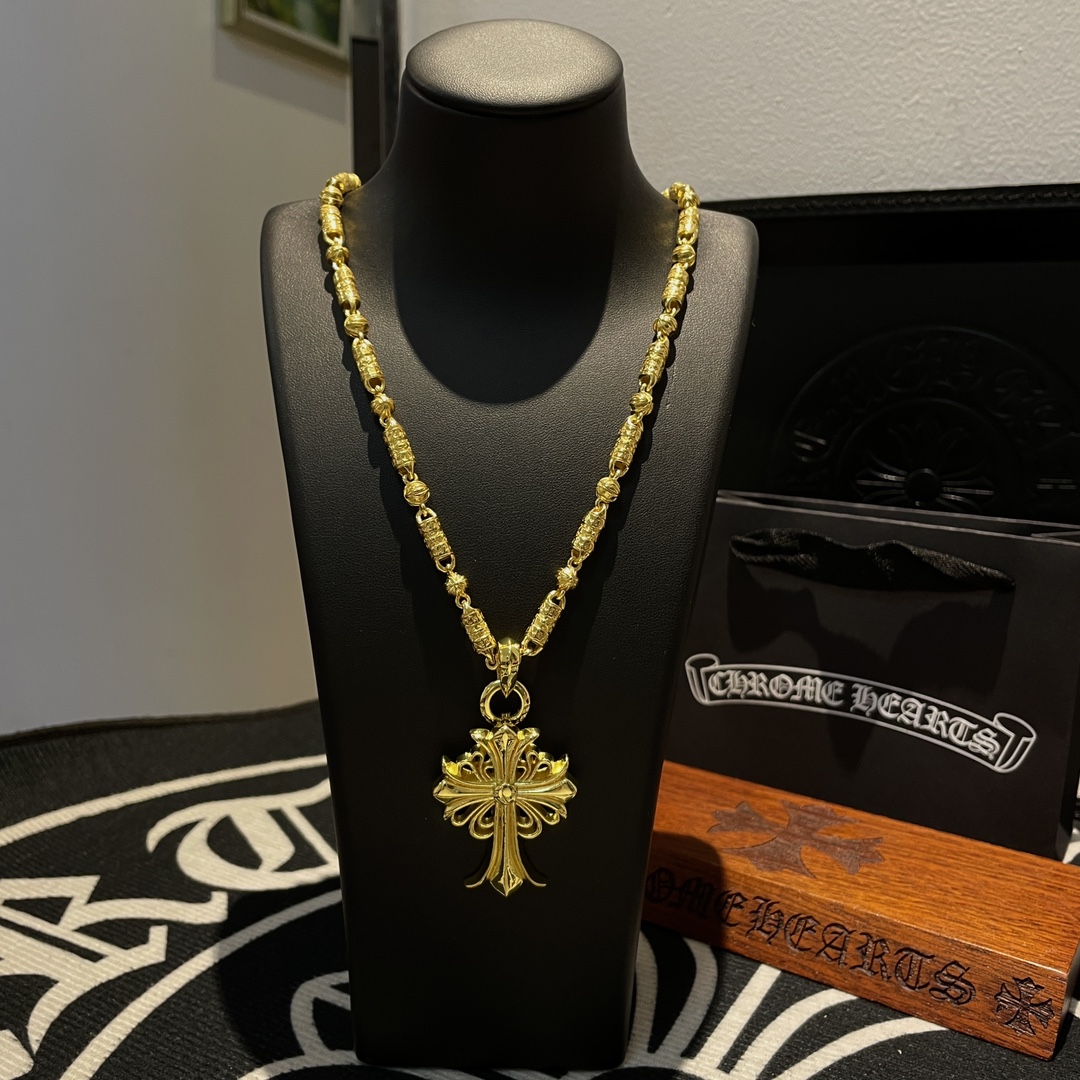 NO:109046,New [Counter Quality] Chrome Hearts Croxin Classic Golden T-neck Necklace Vine Cross Pendant Different concave and convex and concave design styles present unique cross Scout flowers are Croxin's ambitions, so they last longer. Genuine version of Chrome Hearts Croxin, differentiated from the market, benchmarked on the quality of the version, looked at the details of the letter printing, retro old gray oxygen level. Seiko version!  !  !  Pure handmade ~ Authentic model opening must-have fashion and fashion, both men and women can wear it, same style for couples, original official website, rock punk style silver style, retro elements, trendy and versatile!  , jewelry boutique, chrome hearts, chrome hearts, necklace, gold19860909新款【专柜品质】Chrome Hearts克罗心经典黄金色丁字架项链 藤蔓十字架吊坠 凹凸造型不同的花纹设计风格 呈现出与众不同 十字架 童军花是克罗心的志 所以更经久不衰 正品打版Chrome Hearts克罗心 区别市场普通轻版 对版对标品质 看字印细节 复古做旧灰氧程度.精工版本！！！ 纯手工打造 ～正品开模潮流时尚必备 男女均可佩戴 情侣同款 官网原版 摇滚朋克泰银风格 复古元素 潮流百搭！,饰品精品,chrome hearts,chrome hearts,necklace,gold,Jewelry