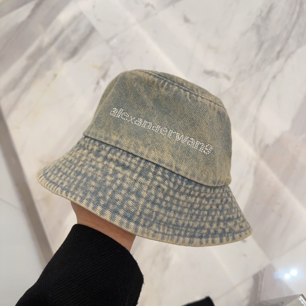 NO:226670,The new style fisherman hat with the big king, fashionable street-fried items, the favorite of fashion bloggers!  High-quality denim fabric, comfortable and breathable, little fisherman's concave shape is very beautiful, hat, straw hat, fisherman's hat, baseball hat, hat, alexander wang, espadrilles, hats19860909大王新款字渔夫帽,时尚炸街单品,时尚博主的最爱！高品质牛仔面料,舒适透气,小渔夫凹造型很好看帽子草帽渔夫帽棒球帽,帽子,alexander wang,espadrilles,hats,hat