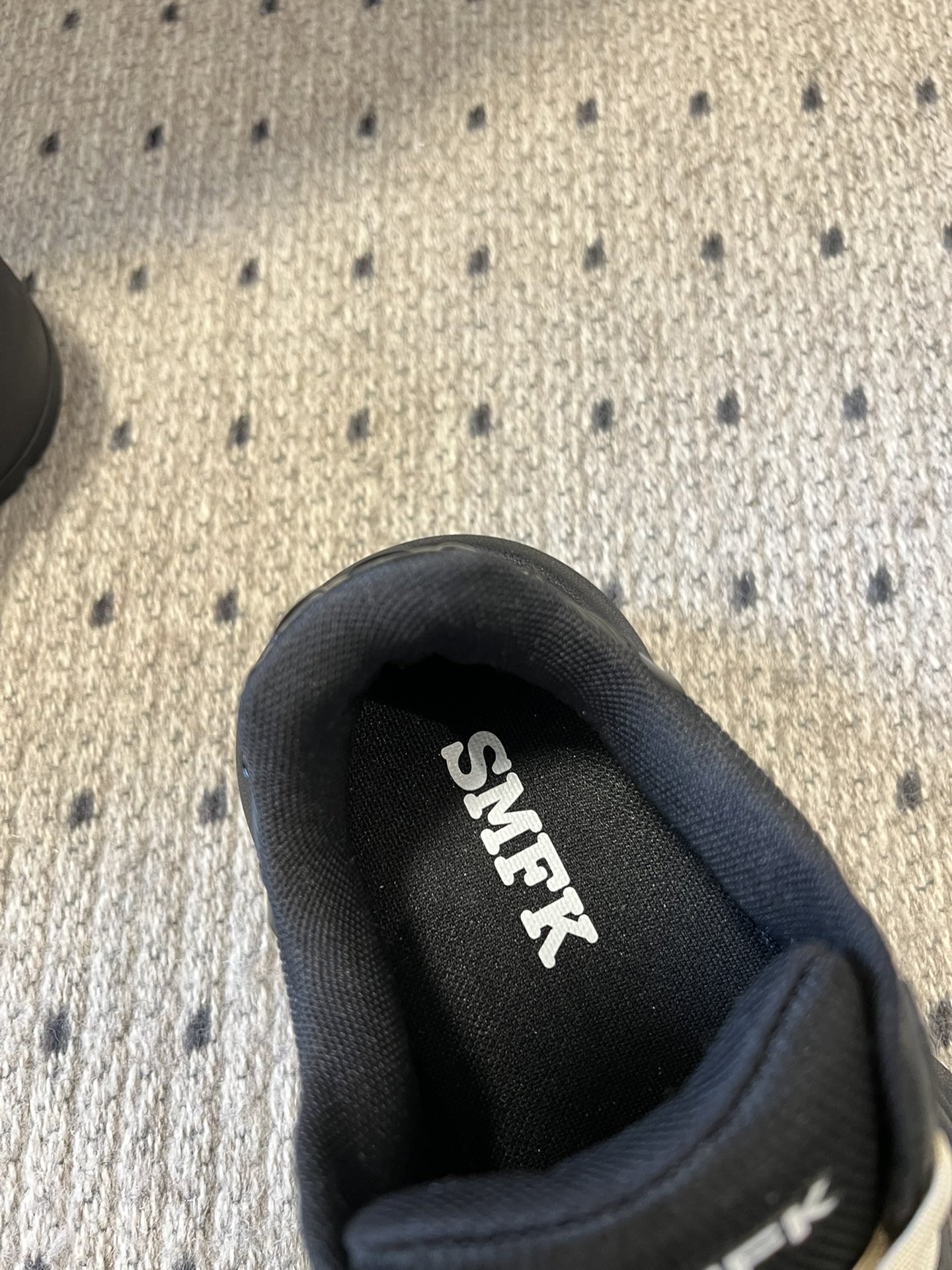 
SMFK(Tide) 25ss  厚底十字花休闲鞋

百搭的极简风国潮，新作继承了诸多品牌制胜的流行元