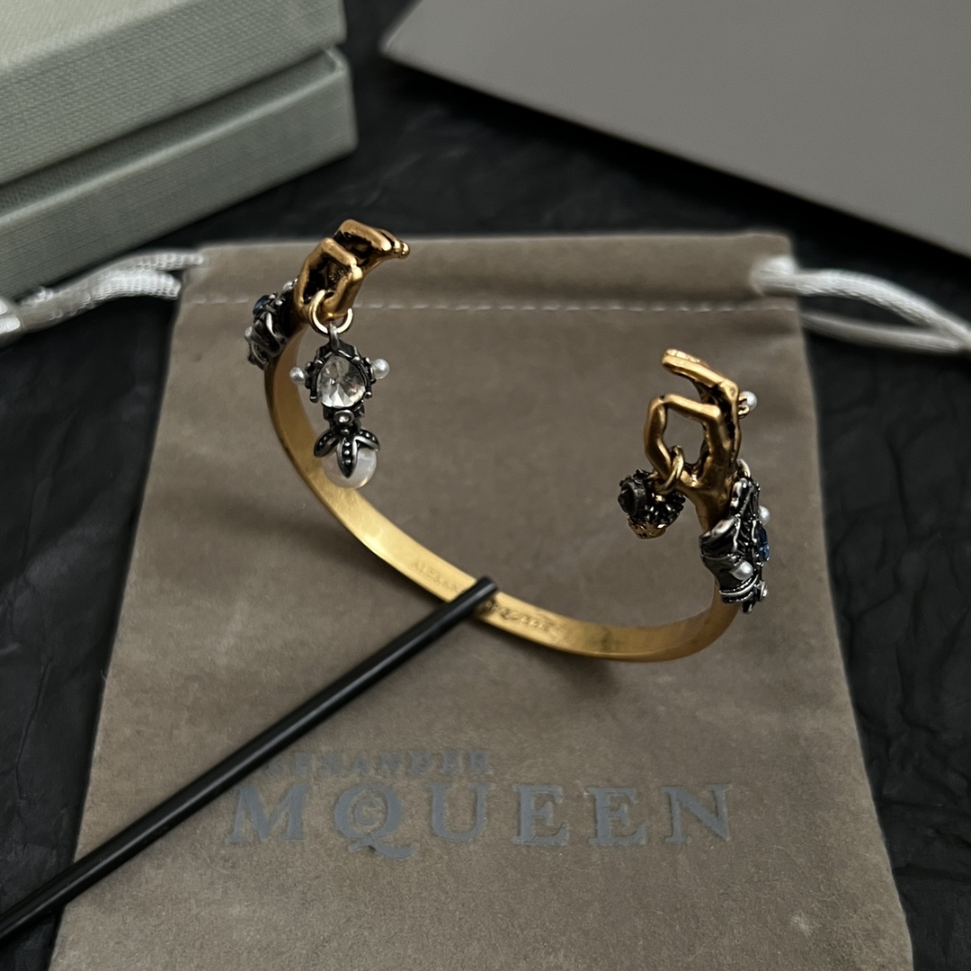 【】新款Alexander McQueen 麦昆 手镯  原版定制  骨子里那种叛逆浮夸朋克可内心又向往