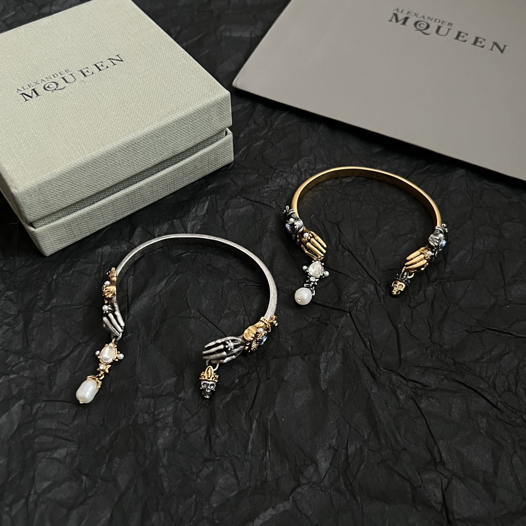 【】新款Alexander McQueen 麦昆 手镯  原版定制  骨子里那种叛逆浮夸朋克可内心又向往
