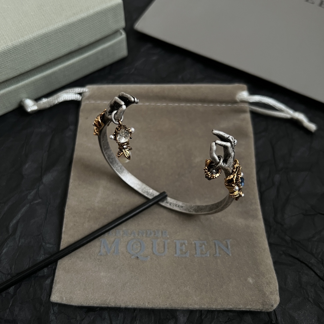 【】新款Alexander McQueen 麦昆 手镯  原版定制  骨子里那种叛逆浮夸朋克可内心又向往