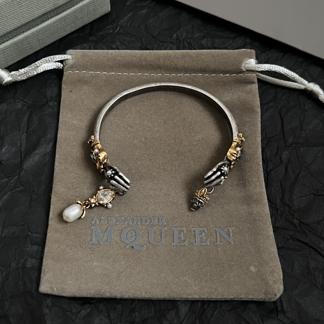 【】新款Alexander McQueen 麦昆 手镯  原版定制  骨子里那种叛逆浮夸朋克可内心又向往