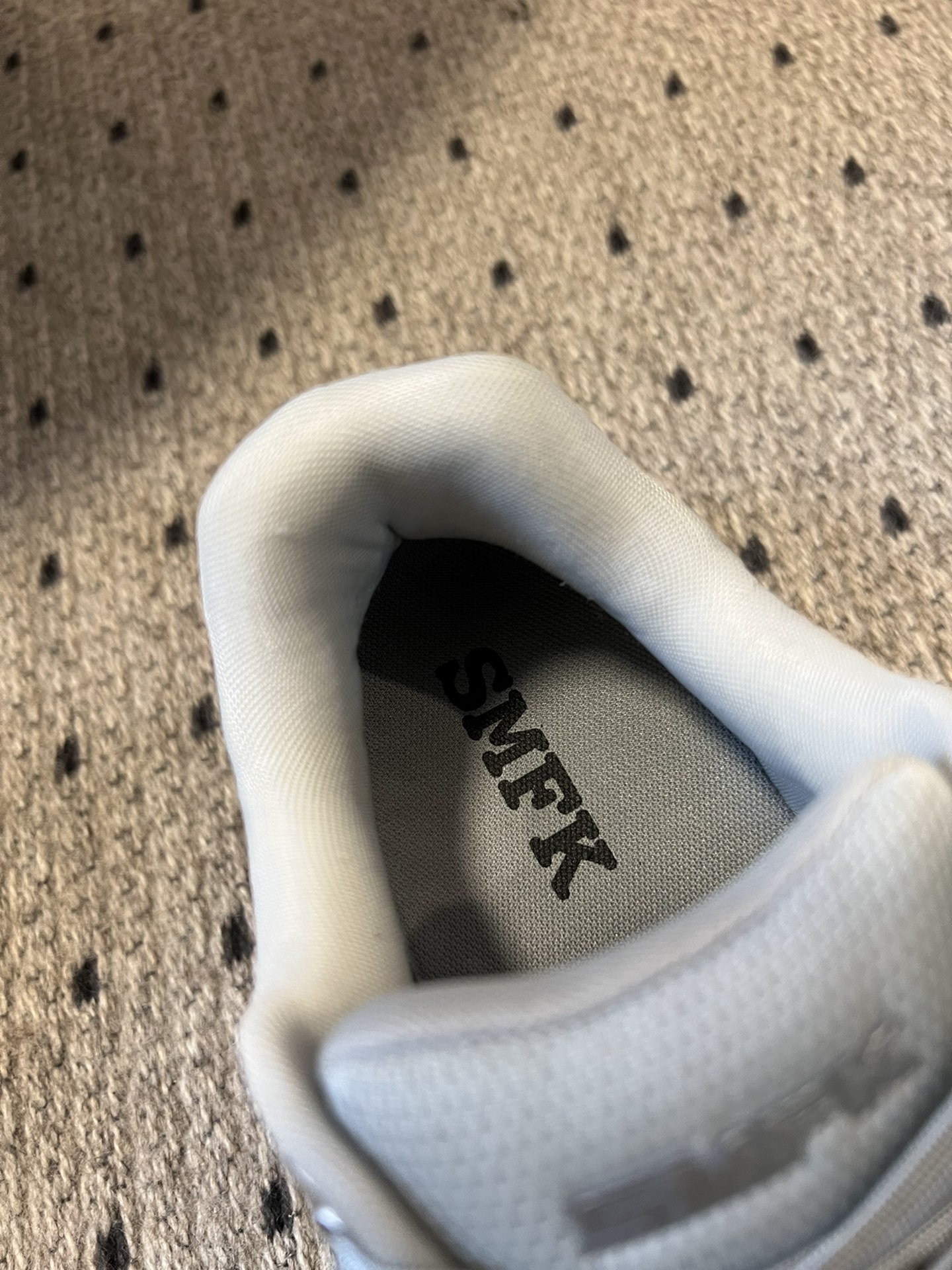 
SMFK(Tide) 25ss  厚底十字花休闲鞋

百搭的极简风国潮，新作继承了诸多品牌制胜的流行元
