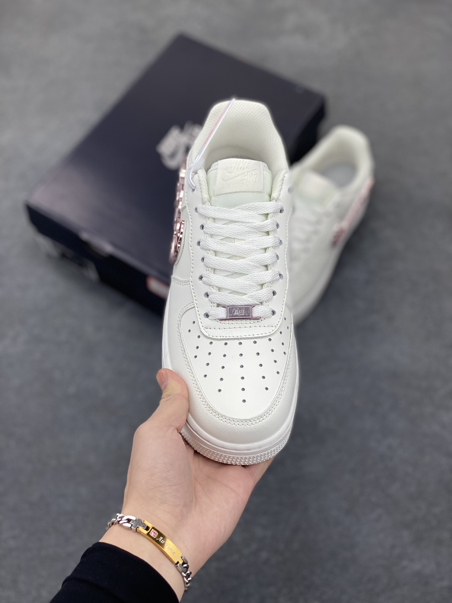图片[2]-Nike Air Force 1 Low 毒液 空军一号低帮运动休闲板鞋 原楦头原纸板 打造纯正空军版型 专注外贸渠道 全掌内置蜂窝气垫 原盒配件 原厂中底钢印、拉帮完美 货号：IF1686-161 尺码：36 36.5 37.5 38 38.5 39 40 40.5 41 42 42.5 43 44 44.5 45-选品中心