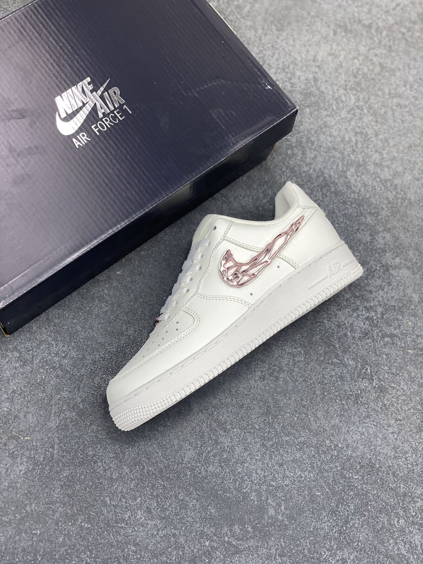 图片[7]-Nike Air Force 1 Low 毒液 空军一号低帮运动休闲板鞋 原楦头原纸板 打造纯正空军版型 专注外贸渠道 全掌内置蜂窝气垫 原盒配件 原厂中底钢印、拉帮完美 货号：IF1686-161 尺码：36 36.5 37.5 38 38.5 39 40 40.5 41 42 42.5 43 44 44.5 45-选品中心