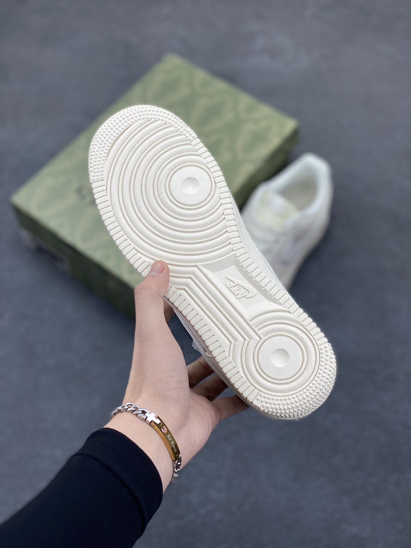 图片[5]-NIke Air Force 1 \’07 Low “古驰联名”空军一号 低帮 运动鞋 休闲鞋 折边针车 工艺难度大 原楦头原纸板 原装鞋盒 定制五金配件 内置全掌气垫 原厂鞋底 货号：QY6818-612 尺码：36 36.5 37.5 38 38.5 39 40 40.5 41 42 42.5 43 44 44.5 45-选品中心