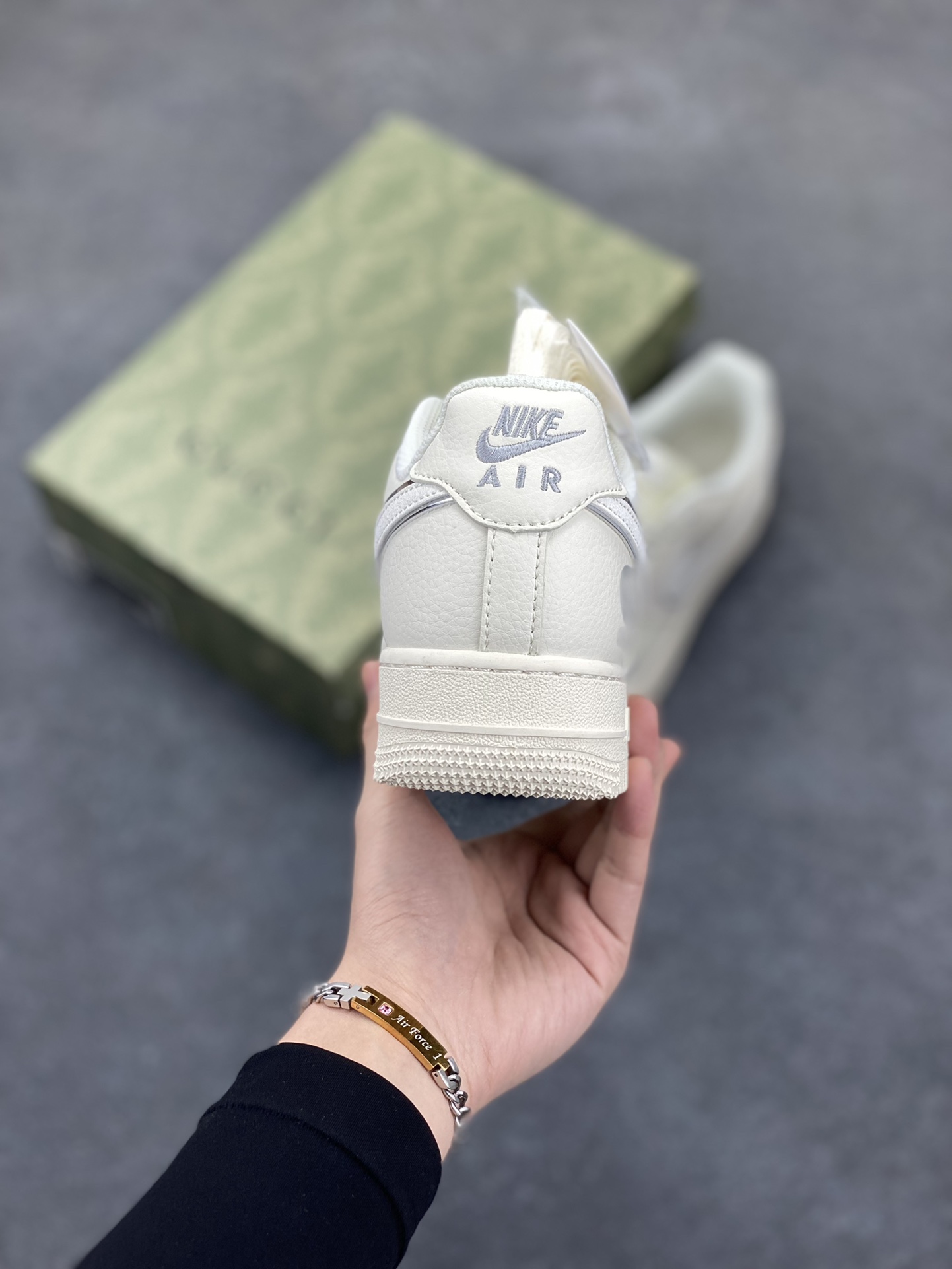 图片[4]-NIke Air Force 1 \’07 Low “古驰联名”空军一号 低帮 运动鞋 休闲鞋 折边针车 工艺难度大 原楦头原纸板 原装鞋盒 定制五金配件 内置全掌气垫 原厂鞋底 货号：QY6818-612 尺码：36 36.5 37.5 38 38.5 39 40 40.5 41 42 42.5 43 44 44.5 45-选品中心