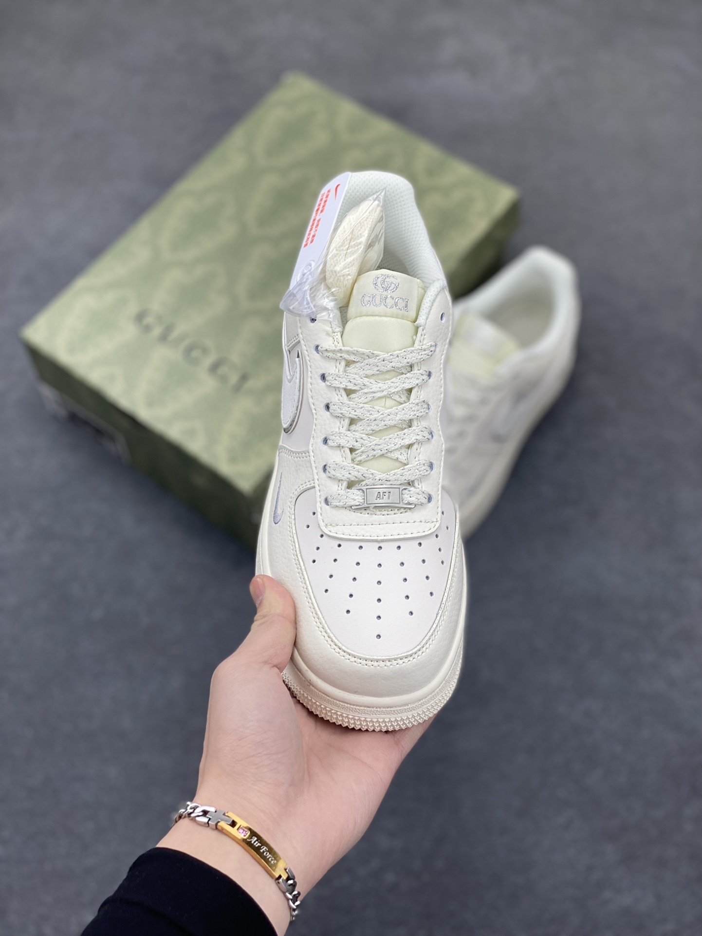 图片[2]-NIke Air Force 1 \’07 Low “古驰联名”空军一号 低帮 运动鞋 休闲鞋 折边针车 工艺难度大 原楦头原纸板 原装鞋盒 定制五金配件 内置全掌气垫 原厂鞋底 货号：QY6818-612 尺码：36 36.5 37.5 38 38.5 39 40 40.5 41 42 42.5 43 44 44.5 45-选品中心