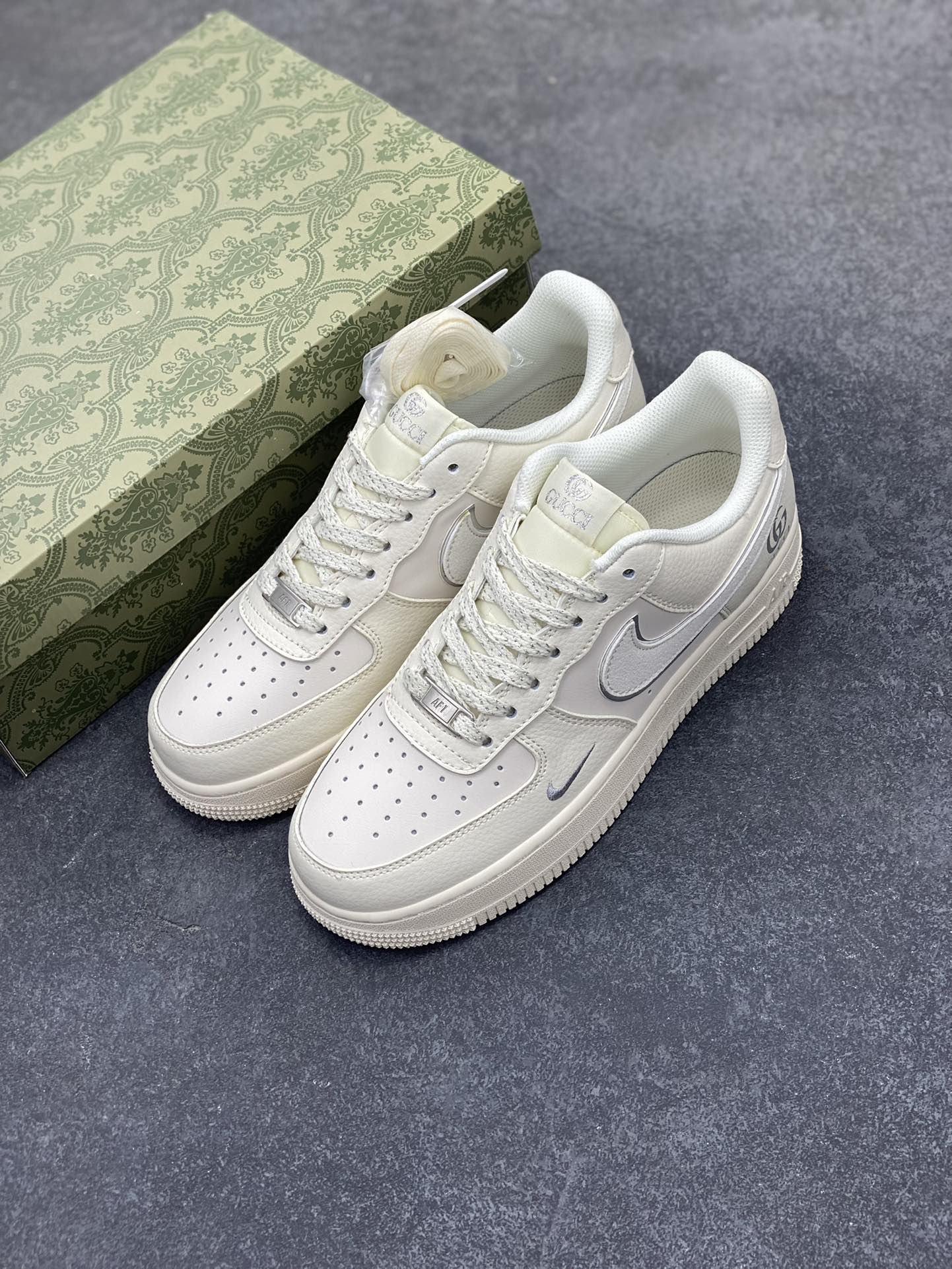 图片[8]-NIke Air Force 1 \’07 Low “古驰联名”空军一号 低帮 运动鞋 休闲鞋 折边针车 工艺难度大 原楦头原纸板 原装鞋盒 定制五金配件 内置全掌气垫 原厂鞋底 货号：QY6818-612 尺码：36 36.5 37.5 38 38.5 39 40 40.5 41 42 42.5 43 44 44.5 45-选品中心