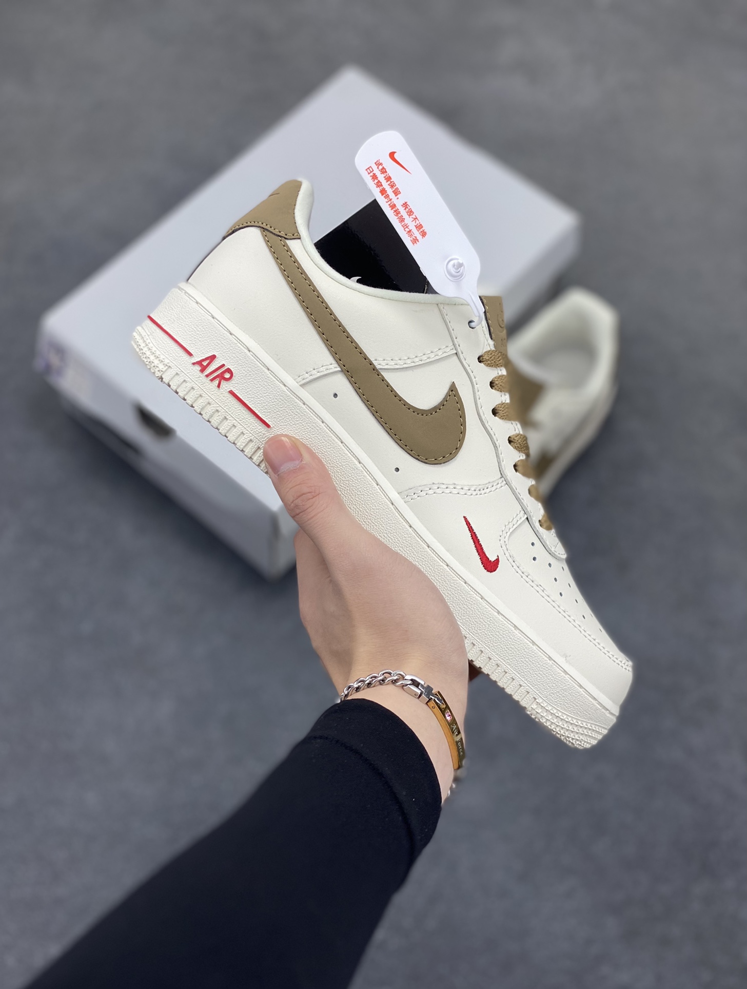福利特价 Nike Air Force 1 Low 奶白浅褐咖啡勾 空军一号低帮运动休闲板鞋 原楦头原纸板 打造纯正空军版型#专注外贸渠道 全掌内置蜂窝气垫 #原盒配件 原厂中底钢印、拉帮完美 货号:808788-996 尺码:36 36.5 37.5 38 38.5 39 40 40.5 41 42 42.5 43 44 44.5 45-选品中心