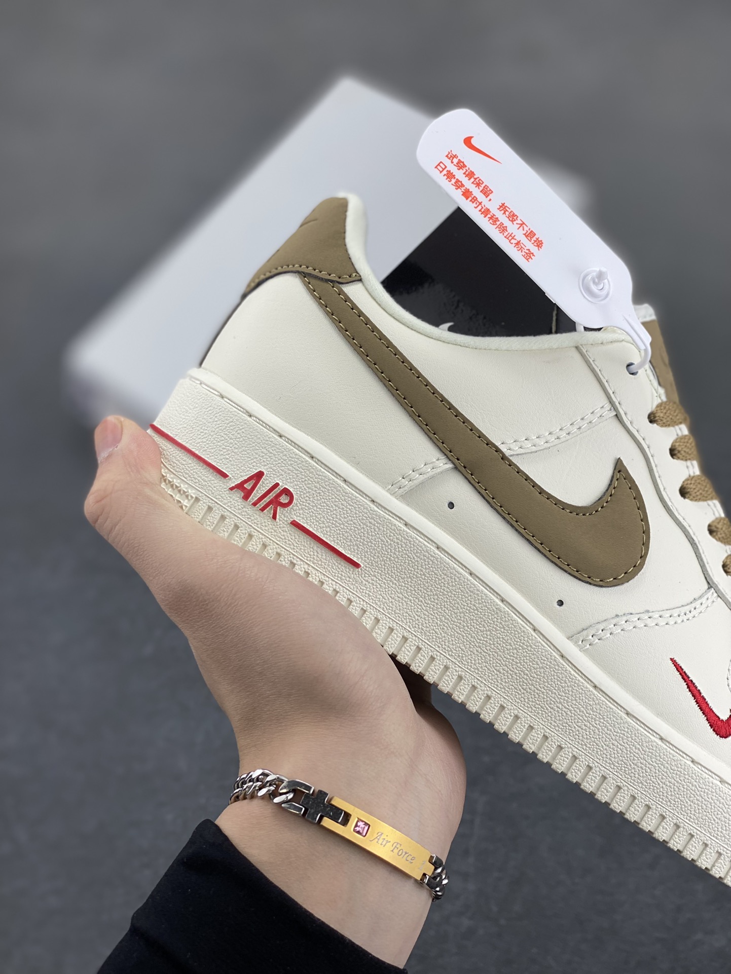 图片[6]-福利特价 Nike Air Force 1 Low 奶白浅褐咖啡勾 空军一号低帮运动休闲板鞋 原楦头原纸板 打造纯正空军版型#专注外贸渠道 全掌内置蜂窝气垫 #原盒配件 原厂中底钢印、拉帮完美 货号：808788-996 尺码：36 36.5 37.5 38 38.5 39 40 40.5 41 42 42.5 43 44 44.5 45-选品中心