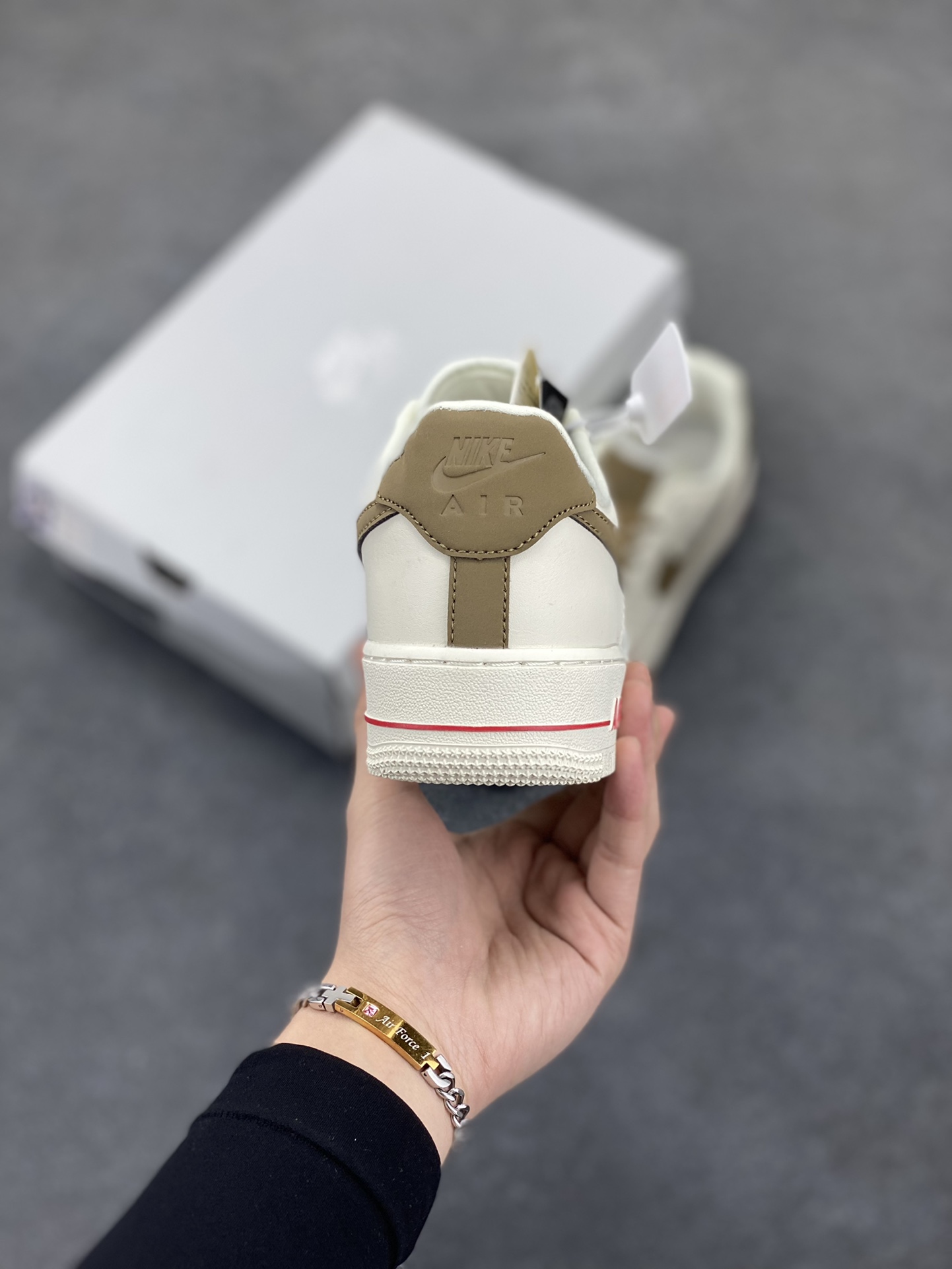 图片[4]-福利特价 Nike Air Force 1 Low 奶白浅褐咖啡勾 空军一号低帮运动休闲板鞋 原楦头原纸板 打造纯正空军版型#专注外贸渠道 全掌内置蜂窝气垫 #原盒配件 原厂中底钢印、拉帮完美 货号：808788-996 尺码：36 36.5 37.5 38 38.5 39 40 40.5 41 42 42.5 43 44 44.5 45-选品中心