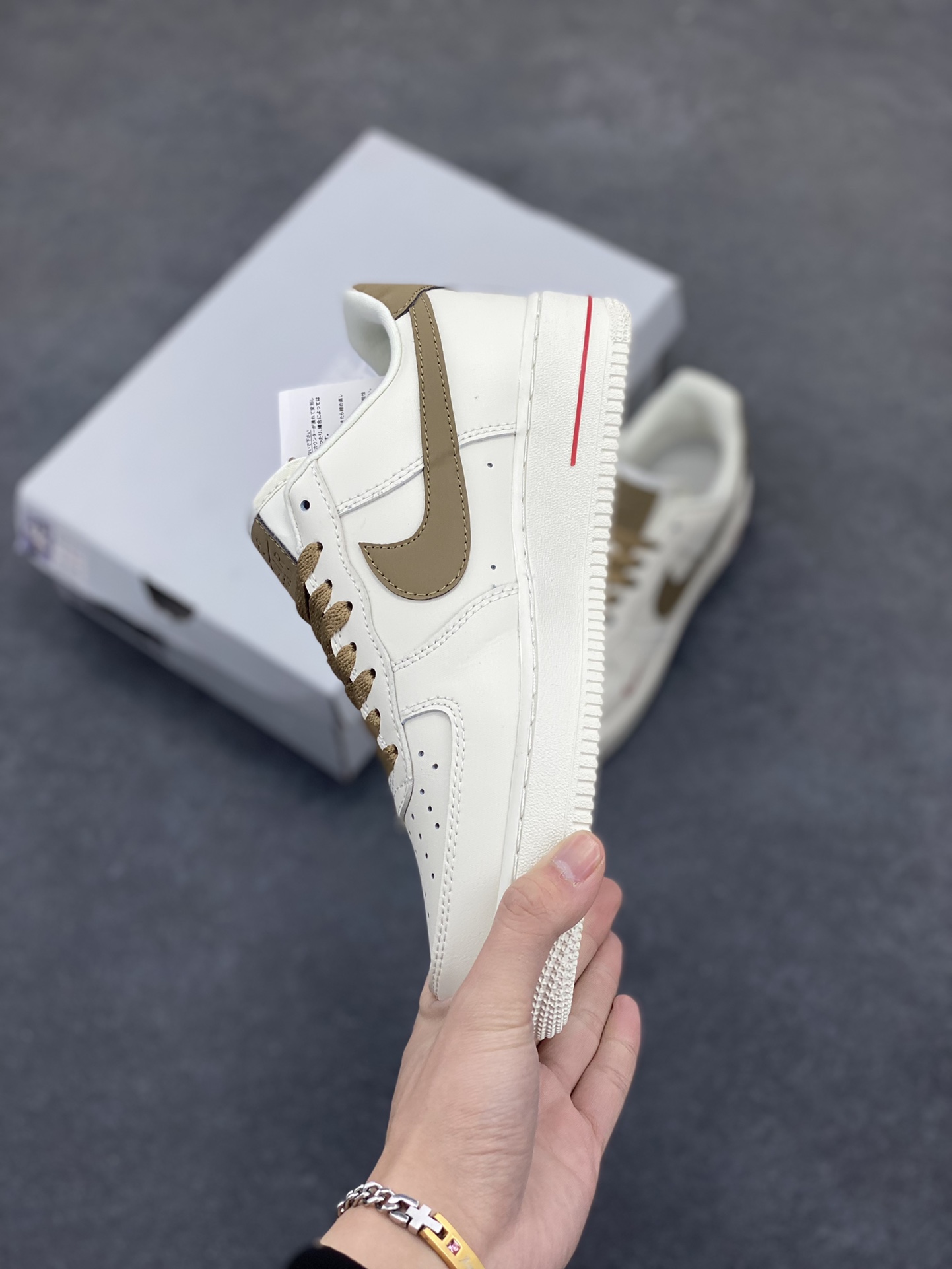 图片[3]-福利特价 Nike Air Force 1 Low 奶白浅褐咖啡勾 空军一号低帮运动休闲板鞋 原楦头原纸板 打造纯正空军版型#专注外贸渠道 全掌内置蜂窝气垫 #原盒配件 原厂中底钢印、拉帮完美 货号：808788-996 尺码：36 36.5 37.5 38 38.5 39 40 40.5 41 42 42.5 43 44 44.5 45-选品中心