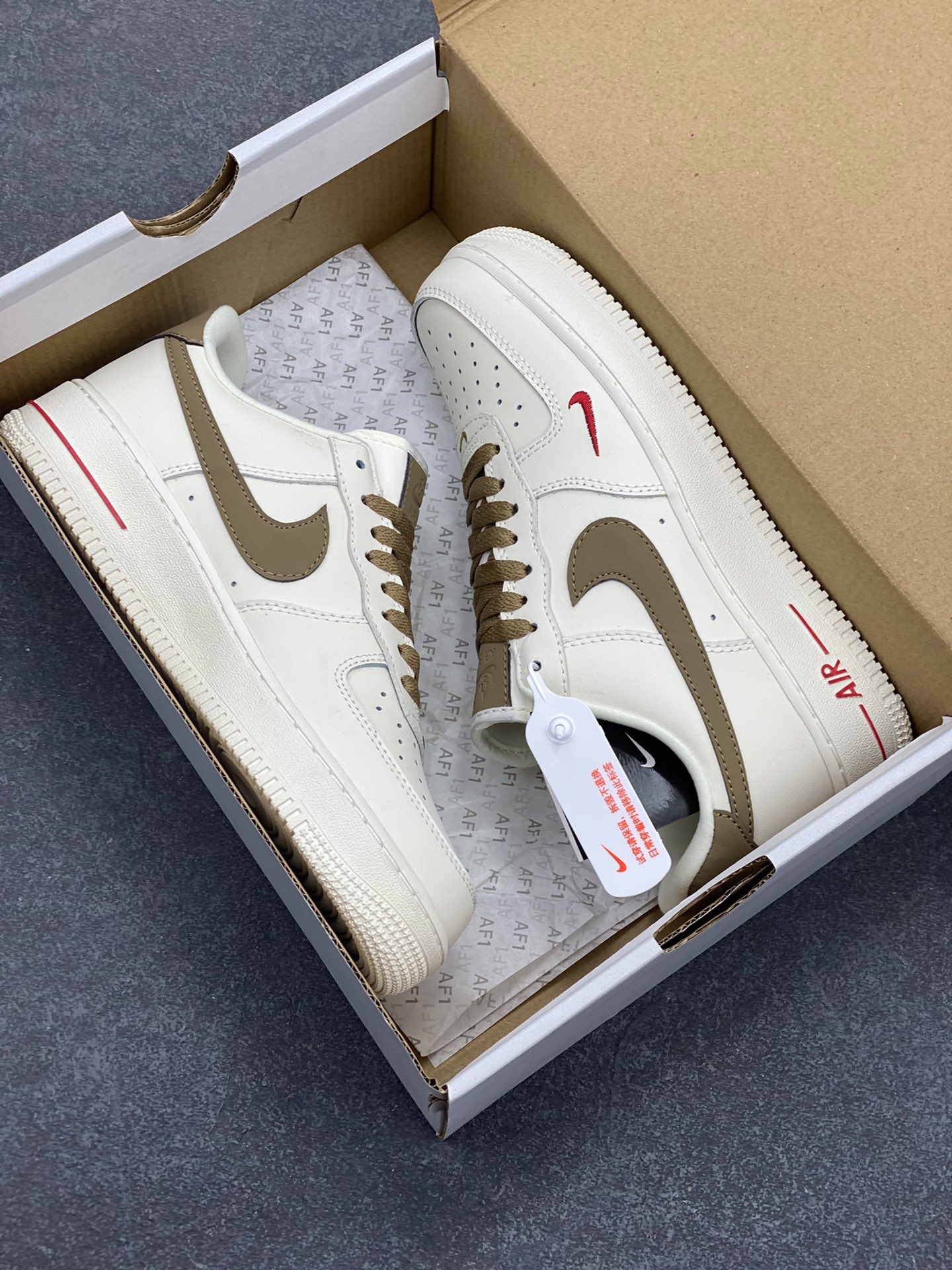 图片[9]-福利特价 Nike Air Force 1 Low 奶白浅褐咖啡勾 空军一号低帮运动休闲板鞋 原楦头原纸板 打造纯正空军版型#专注外贸渠道 全掌内置蜂窝气垫 #原盒配件 原厂中底钢印、拉帮完美 货号：808788-996 尺码：36 36.5 37.5 38 38.5 39 40 40.5 41 42 42.5 43 44 44.5 45-选品中心