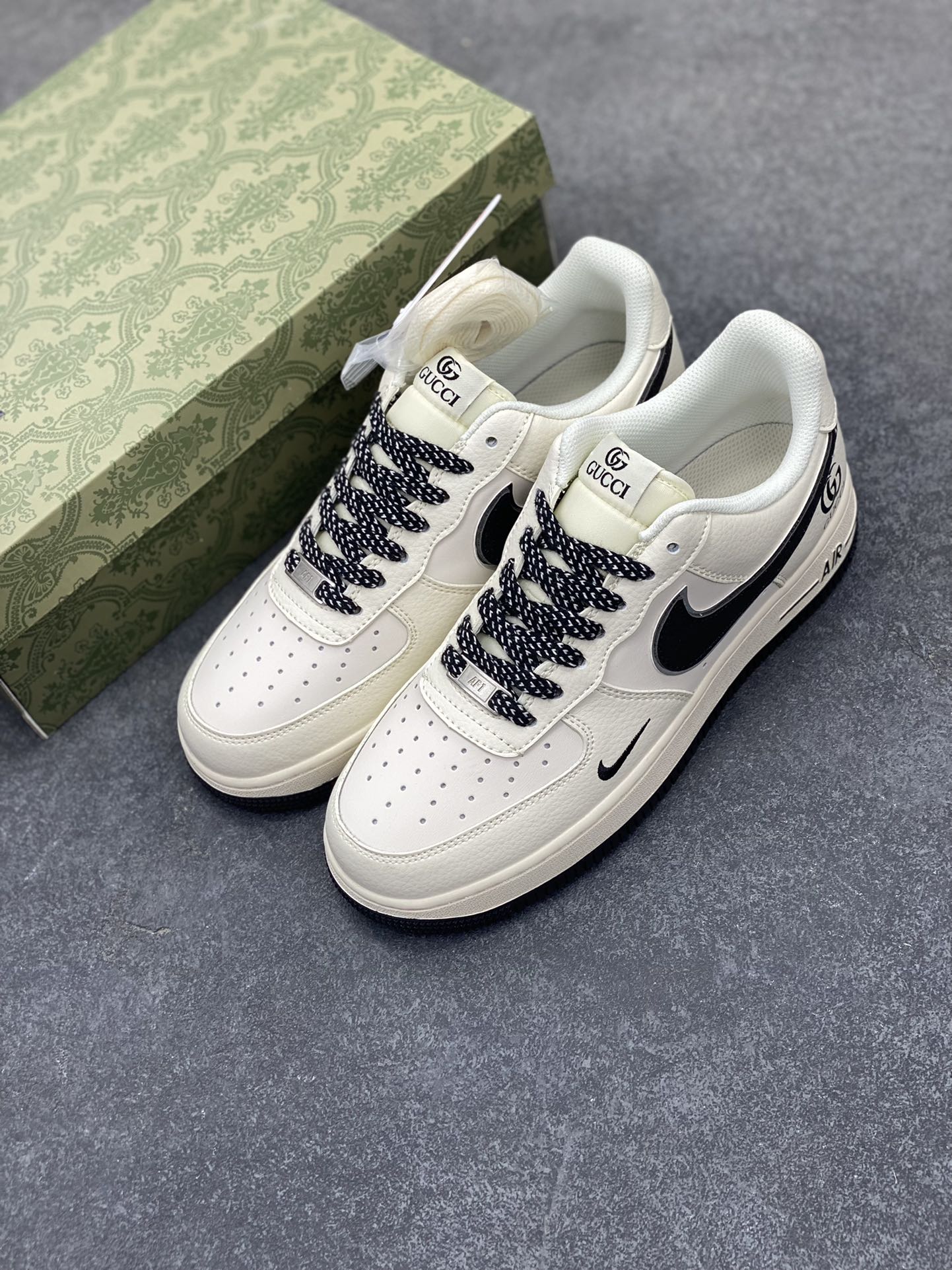 图片[8]-NIke Air Force 1 \’07 Low “古驰联名”空军一号 低帮 运动鞋 休闲鞋 折边针车 工艺难度大 原楦头原纸板 原装鞋盒 定制五金配件 内置全掌气垫 原厂鞋底 货号：QY6818-611 尺码：36 36.5 37.5 38 38.5 39 40 40.5 41 42 42.5 43 44 44.5 45-选品中心
