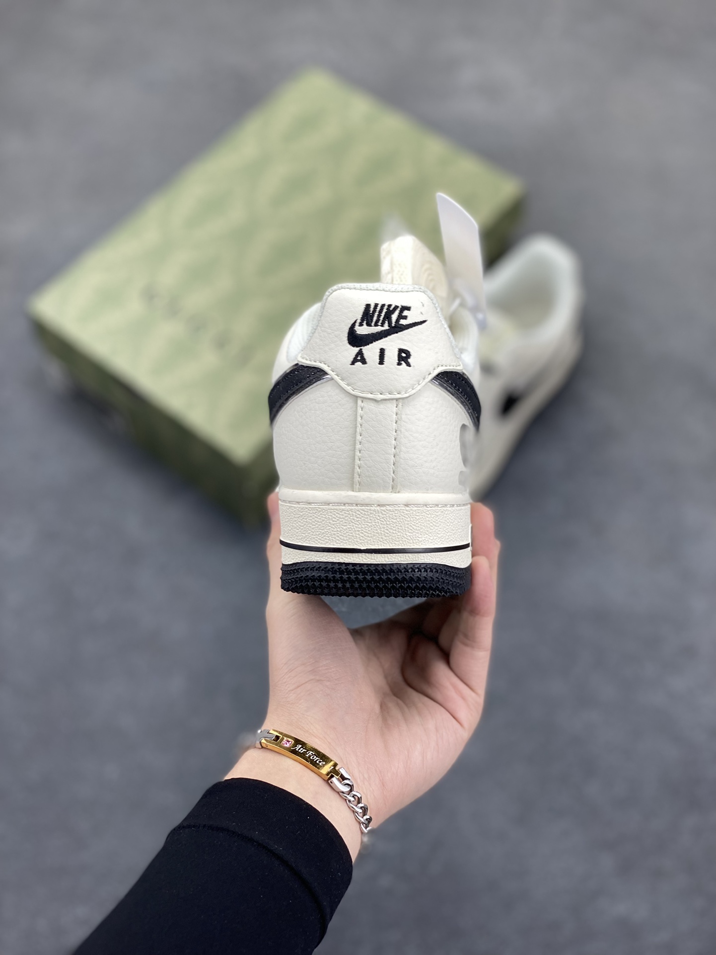 图片[4]-NIke Air Force 1 \’07 Low “古驰联名”空军一号 低帮 运动鞋 休闲鞋 折边针车 工艺难度大 原楦头原纸板 原装鞋盒 定制五金配件 内置全掌气垫 原厂鞋底 货号：QY6818-611 尺码：36 36.5 37.5 38 38.5 39 40 40.5 41 42 42.5 43 44 44.5 45-选品中心