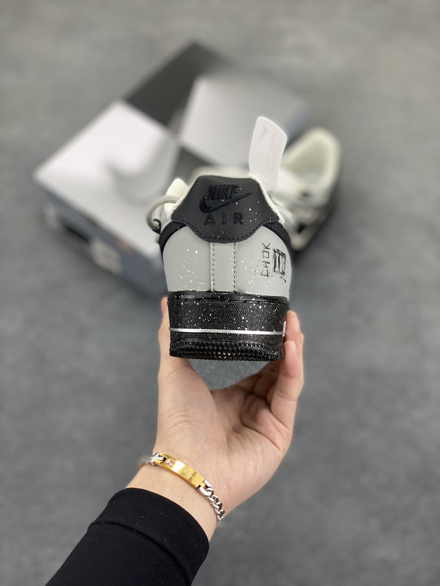 图片[4]-Nike Air Force 1 Low’07 星际主题涂鸦手绘空军一号低帮绑带休闲板鞋 定制皮料 原厂3D打印 定制鞋盒 原楦原纸板 纯正空军版型 内置全掌气垫 货号：XV7981-476 尺码：36 36.5 37.5 38 38.5 39 40 40.5 41 42 42.5 43 44 44.5 45-选品中心