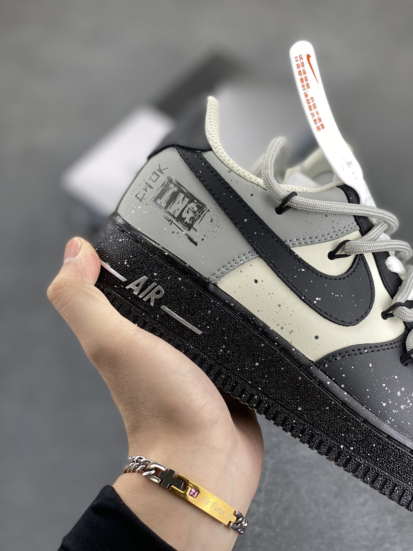 图片[6]-Nike Air Force 1 Low’07 星际主题涂鸦手绘空军一号低帮绑带休闲板鞋 定制皮料 原厂3D打印 定制鞋盒 原楦原纸板 纯正空军版型 内置全掌气垫 货号：XV7981-476 尺码：36 36.5 37.5 38 38.5 39 40 40.5 41 42 42.5 43 44 44.5 45-选品中心