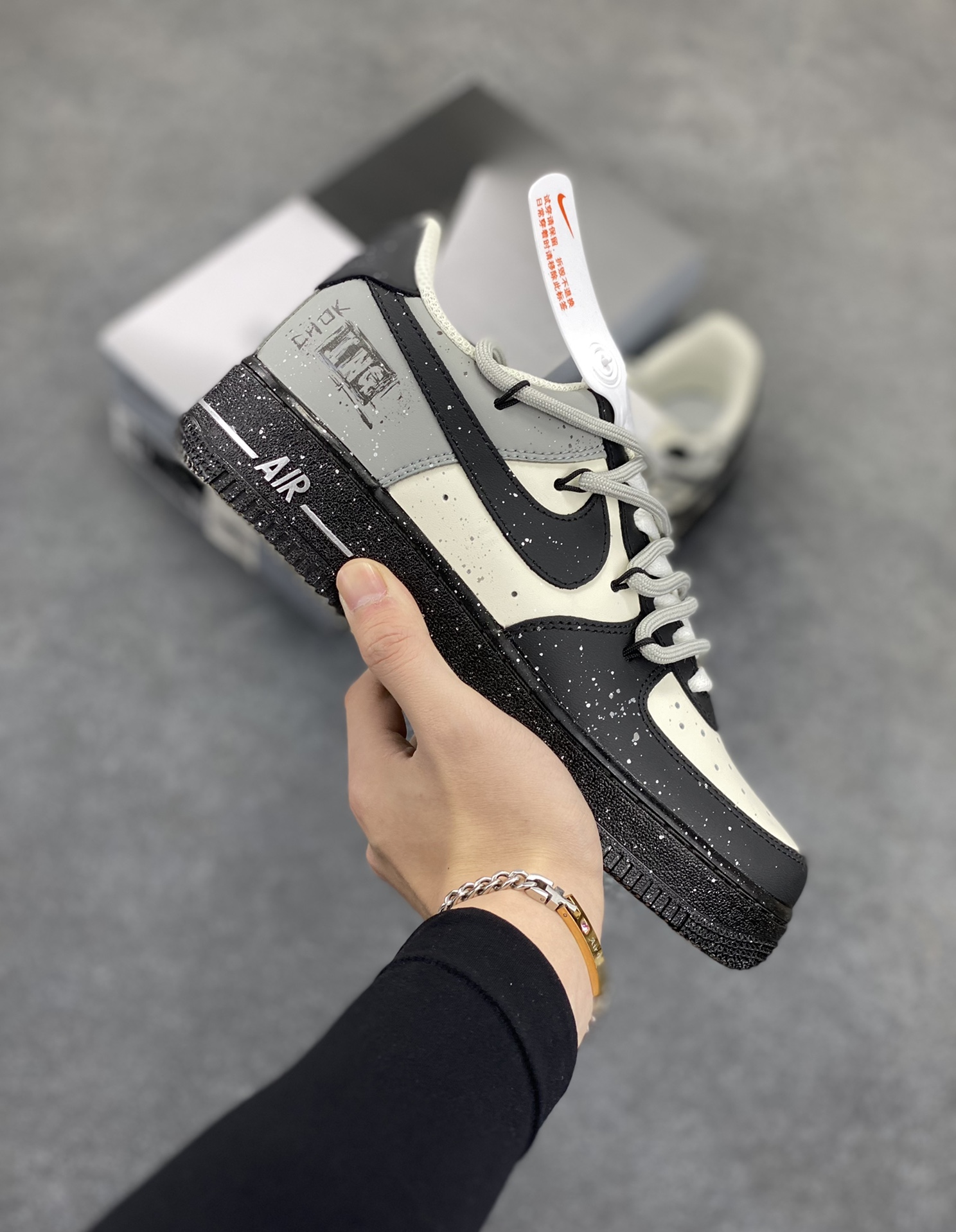 Nike Air Force 1 Low’07 星际主题涂鸦手绘空军一号低帮绑带休闲板鞋 定制皮料 原厂3D打印 定制鞋盒 原楦原纸板 纯正空军版型 内置全掌气垫 货号：XV7981-476 尺码：36 36.5 37.5 38 38.5 39 40 40.5 41 42 42.5 43 44 44.5 45-选品中心