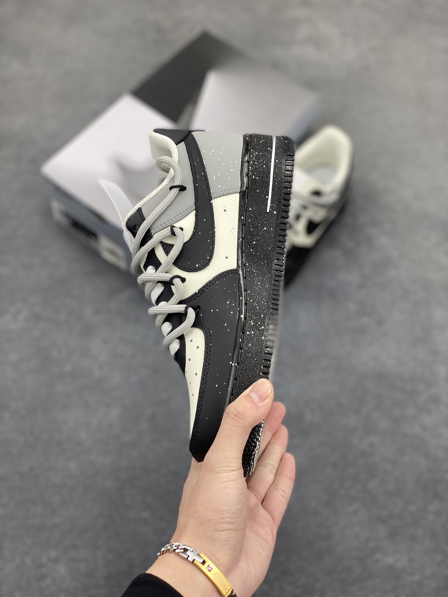 图片[3]-Nike Air Force 1 Low’07 星际主题涂鸦手绘空军一号低帮绑带休闲板鞋 定制皮料 原厂3D打印 定制鞋盒 原楦原纸板 纯正空军版型 内置全掌气垫 货号：XV7981-476 尺码：36 36.5 37.5 38 38.5 39 40 40.5 41 42 42.5 43 44 44.5 45-选品中心