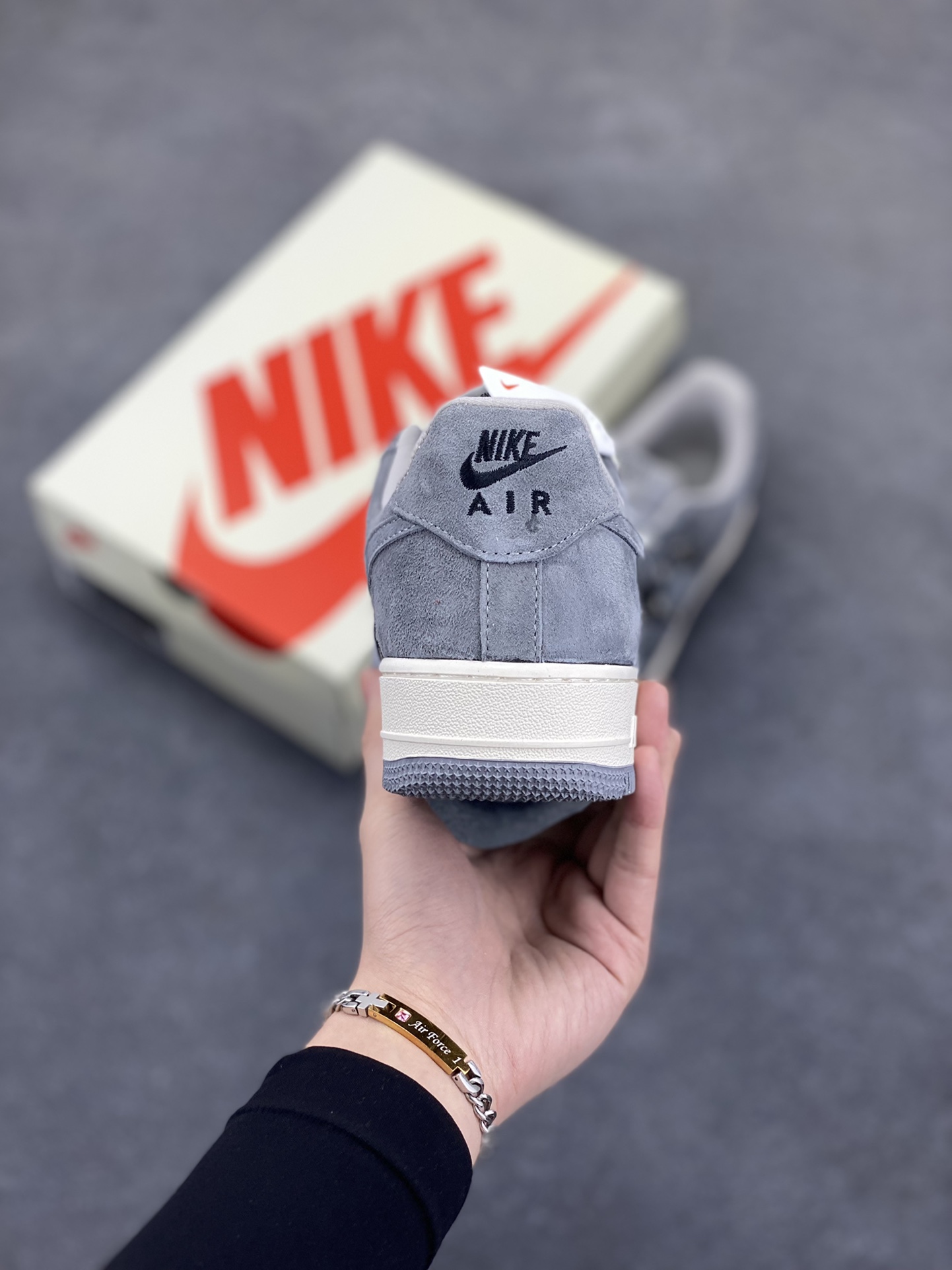 图片[4]-NIke Air Force 1 \’07 Low “迪奥联名——灰针织鬼脸”空军一号 低帮 运动鞋 休闲鞋 折边针车 工艺难度大 原楦头原纸板 原装鞋盒 定制五金配件 内置全掌气垫 原厂鞋底 货号：KK1988-056 尺码：36 36.5 37.5 38 38.5 39 40 40.5 41 42 42.5 43 44 44.5 45-选品中心
