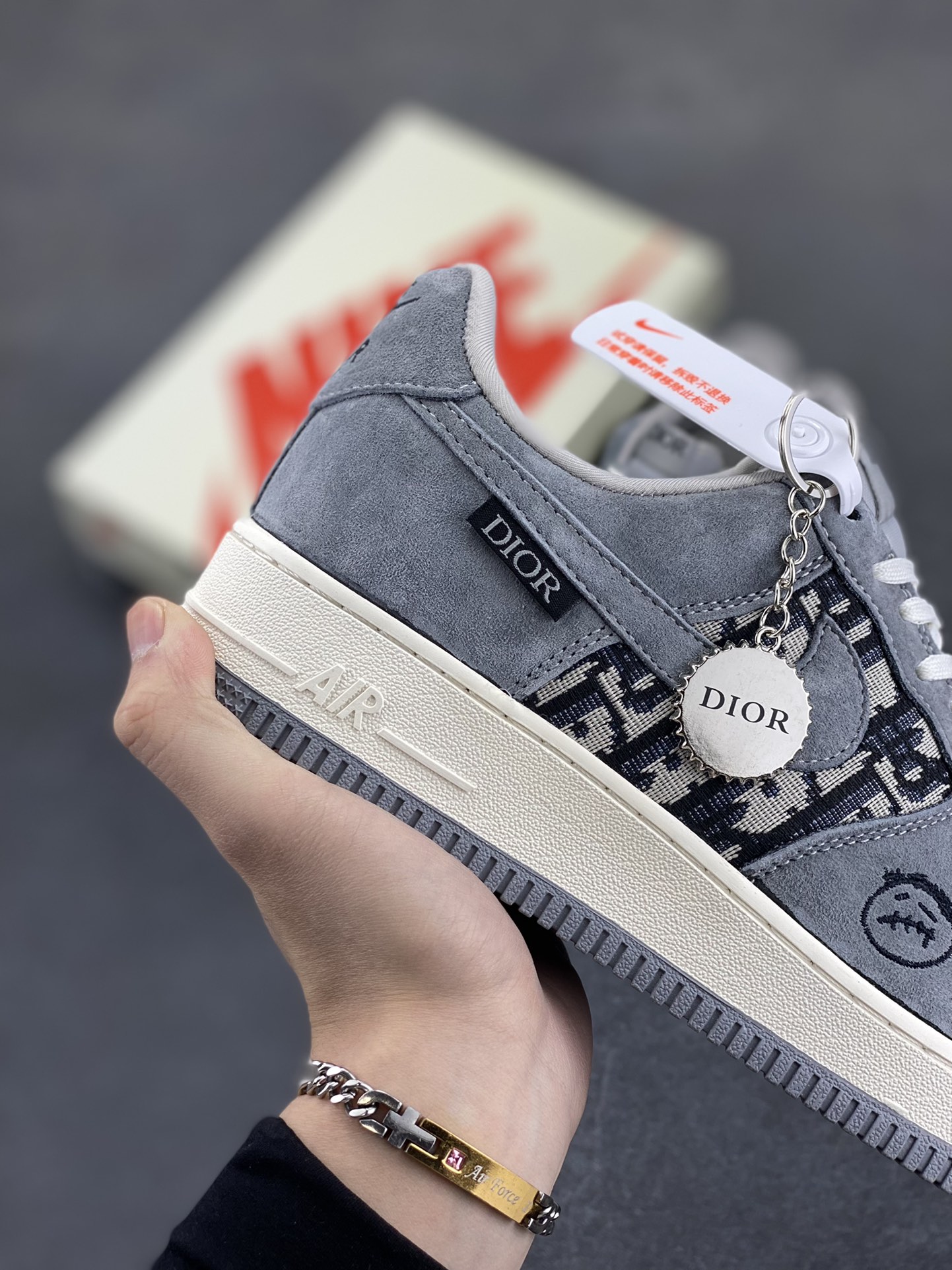 图片[6]-NIke Air Force 1 \’07 Low “迪奥联名——灰针织鬼脸”空军一号 低帮 运动鞋 休闲鞋 折边针车 工艺难度大 原楦头原纸板 原装鞋盒 定制五金配件 内置全掌气垫 原厂鞋底 货号：KK1988-056 尺码：36 36.5 37.5 38 38.5 39 40 40.5 41 42 42.5 43 44 44.5 45-选品中心