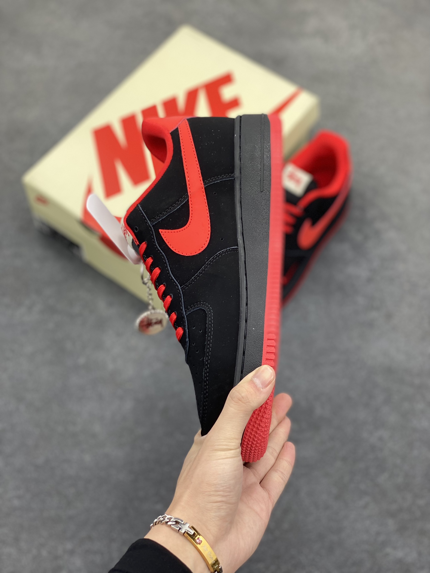 图片[3]-NIke Air Force 1 \’07 Low “斯图西联名——激情橙”空军一号 低帮 运动鞋 休闲鞋 折边针车 工艺难度大 原楦头原纸板 原装鞋盒 定制五金配件 内置全掌气垫 原厂鞋底 货号：DF0188-044 尺码：36 36.5 37.5 38 38.5 39 40 40.5 41 42 42.5 43 44 44.5 45-选品中心