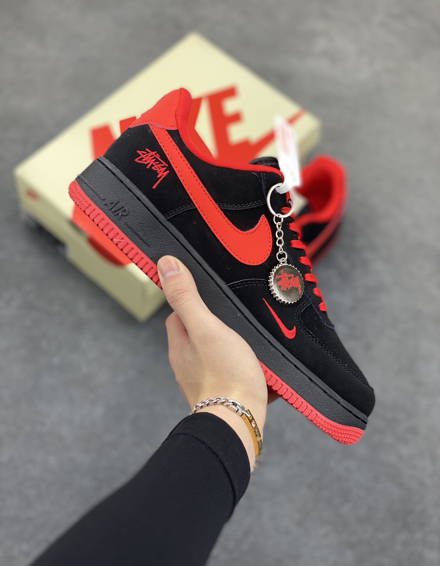 NIke Air Force 1 \’07 Low “斯图西联名——激情橙”空军一号 低帮 运动鞋 休闲鞋 折边针车 工艺难度大 原楦头原纸板 原装鞋盒 定制五金配件 内置全掌气垫 原厂鞋底 货号:DF0188-044 尺码:36 36.5 37.5 38 38.5 39 40 40.5 41 42 42.5 43 44 44.5 45-选品中心