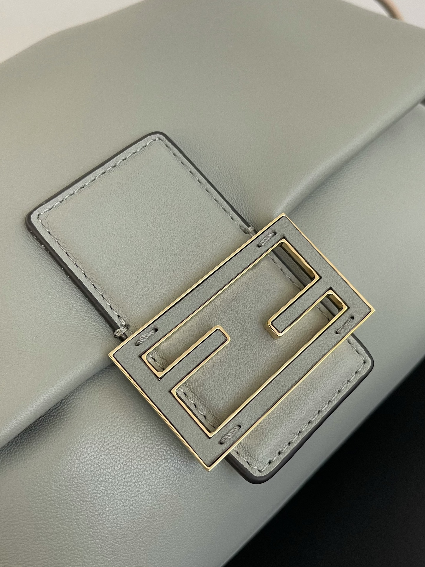 Fendi Mamma Baguette Medium Matcha Green Lambskin Leather Shoulder Bag 3 i1743486676 3465 0